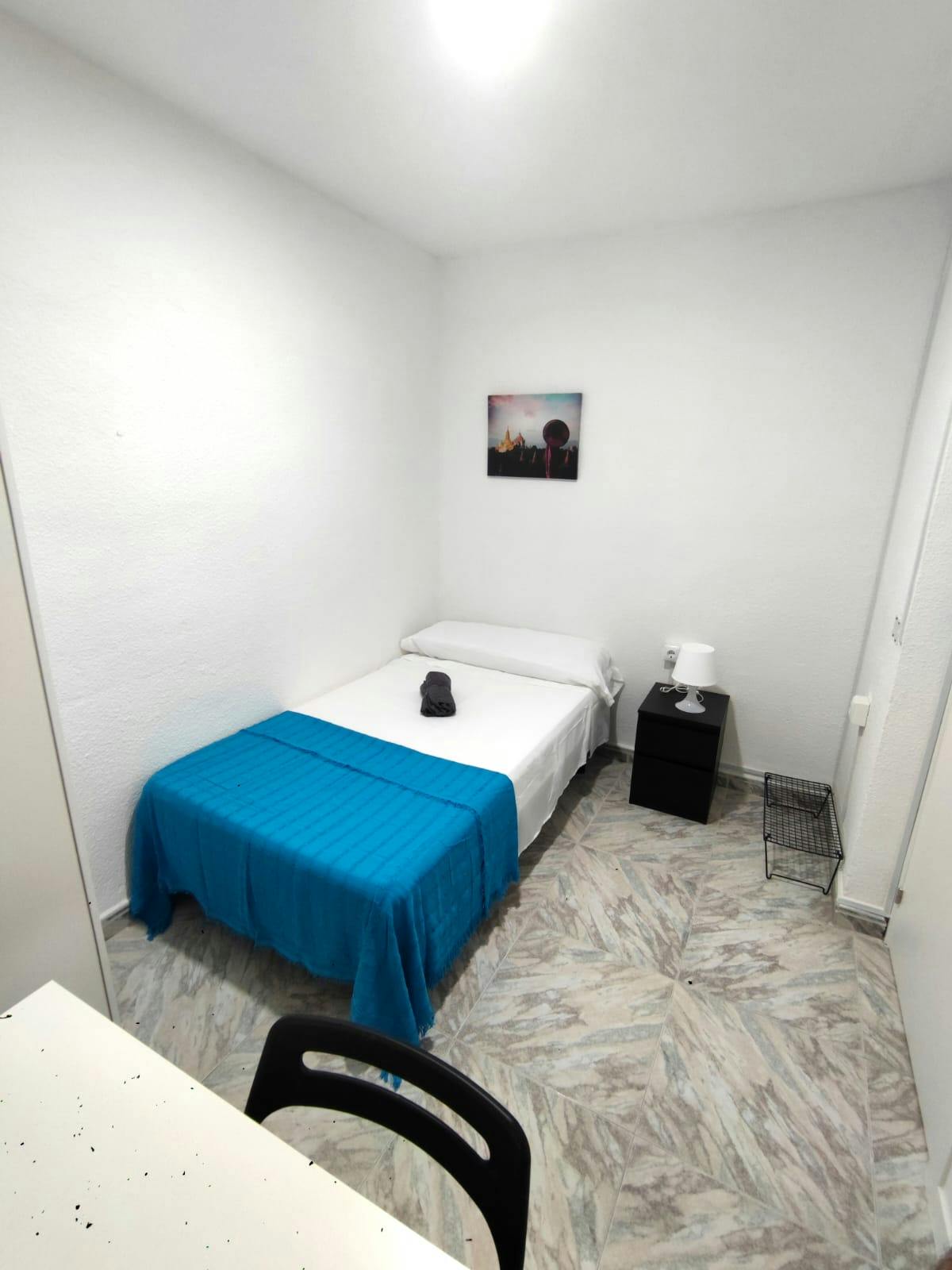 Chambre privée à louer pour 300 €/mois à Granada, Calle Ronda de Panaderos