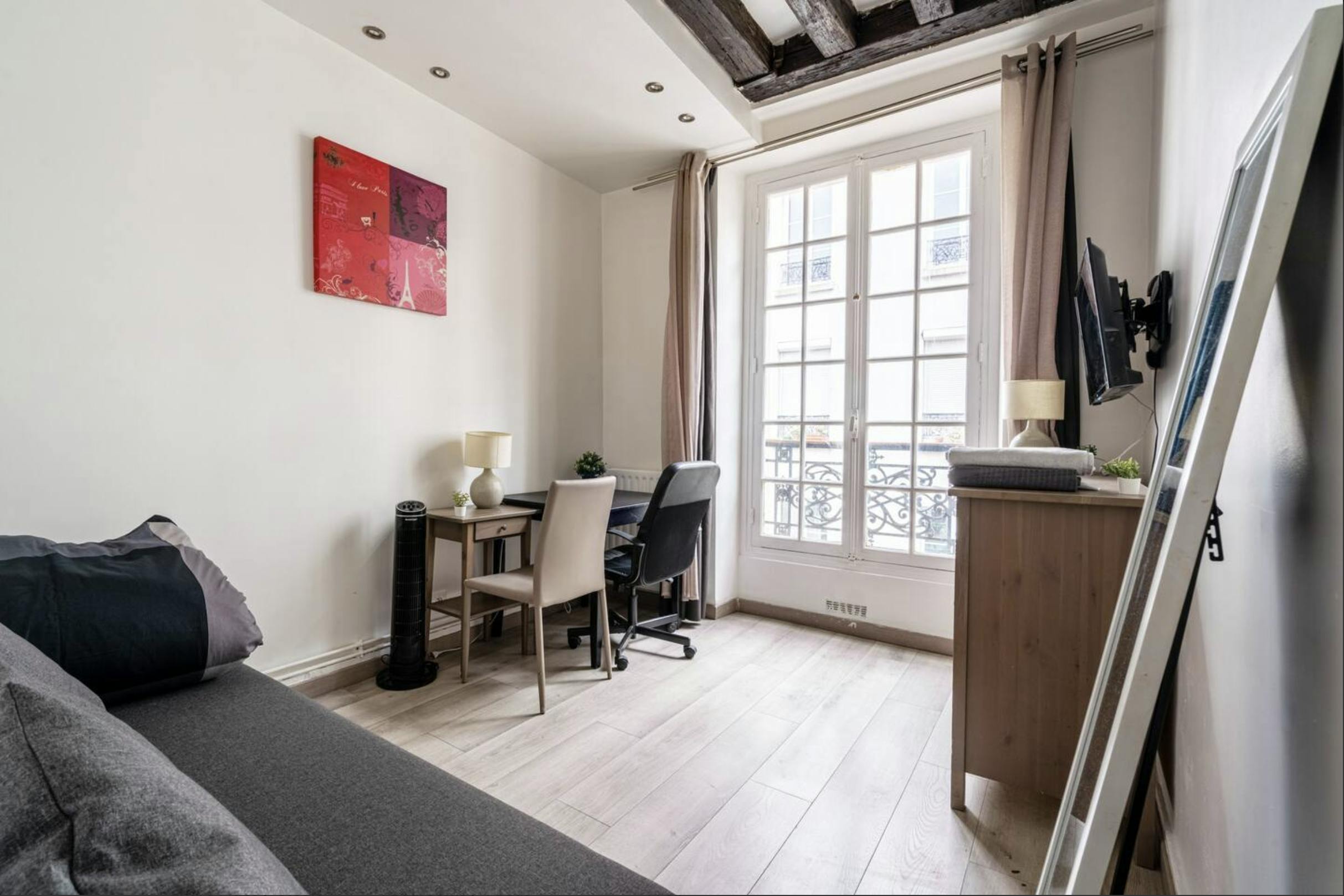 Studio for rent for €1,850 per month in Paris, Rue Saint-Nicolas