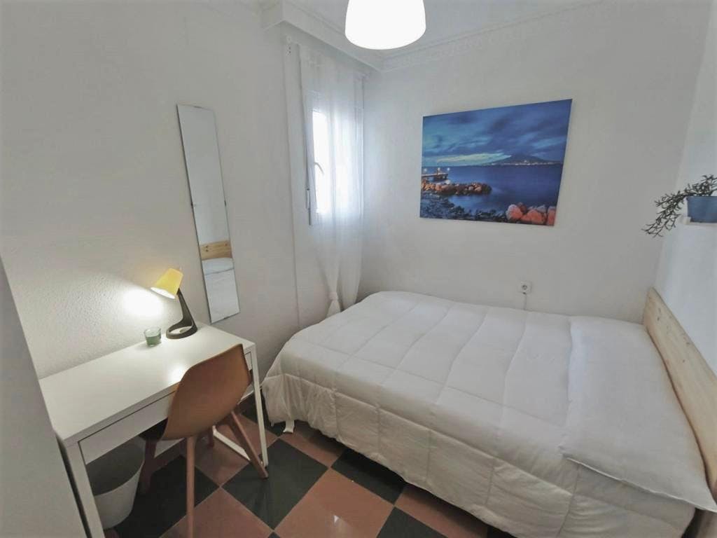 Private room for rent for €230 per month in Granada, Pasaje de Teba