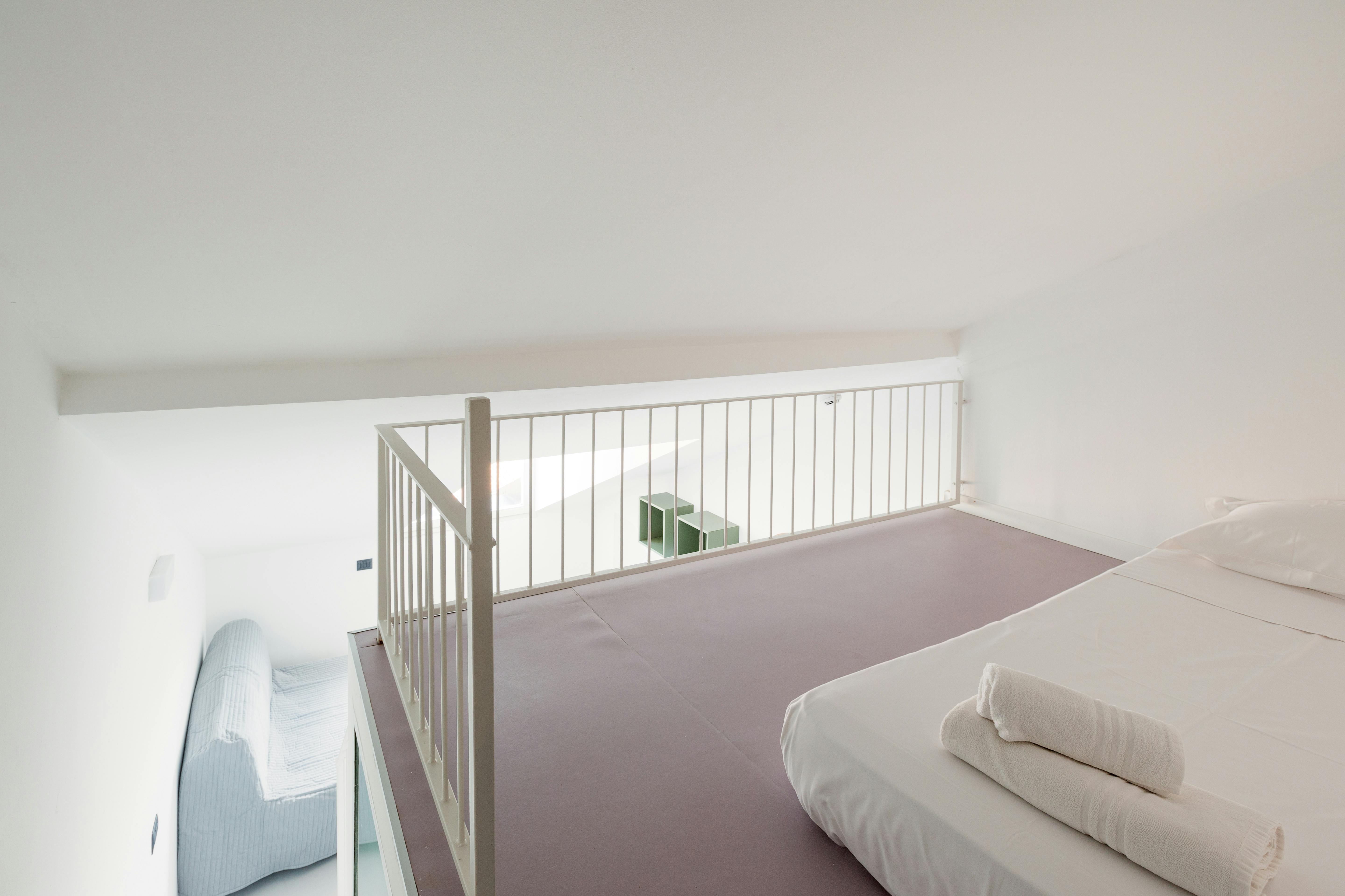 Studio for rent for €1,700 per month in Milan, Corso Magenta