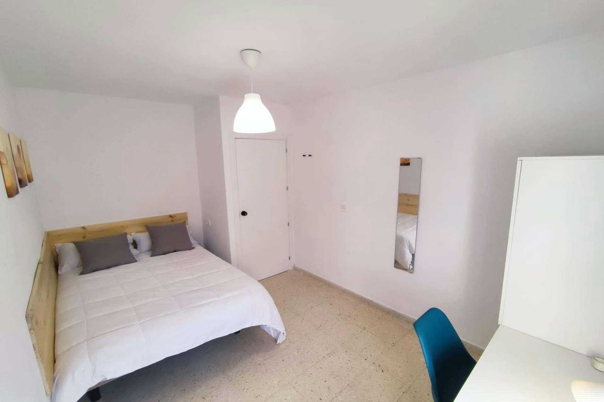 Calle Ronda de Alfareros, Granada preview