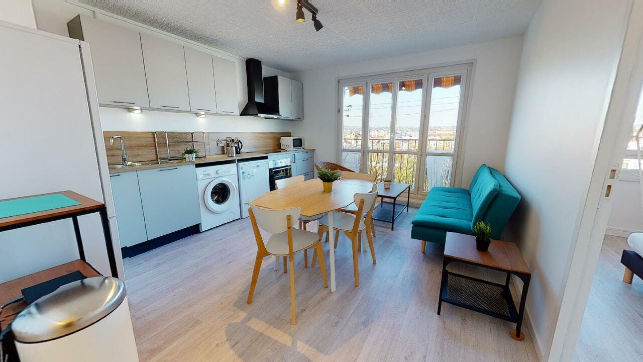 Apartment Villeurbanne, 1 bed, 12m² — photo 1
