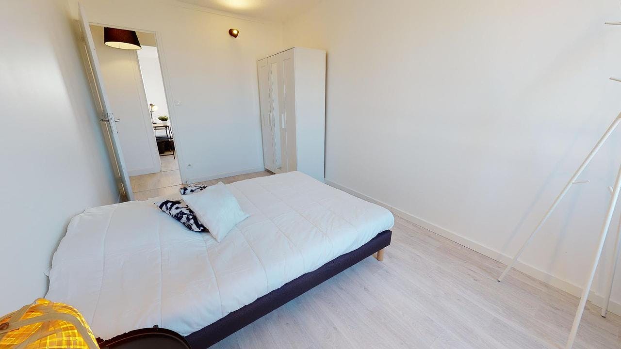 Apartment Villeurbanne, 1 bed, 12m² — photo 2