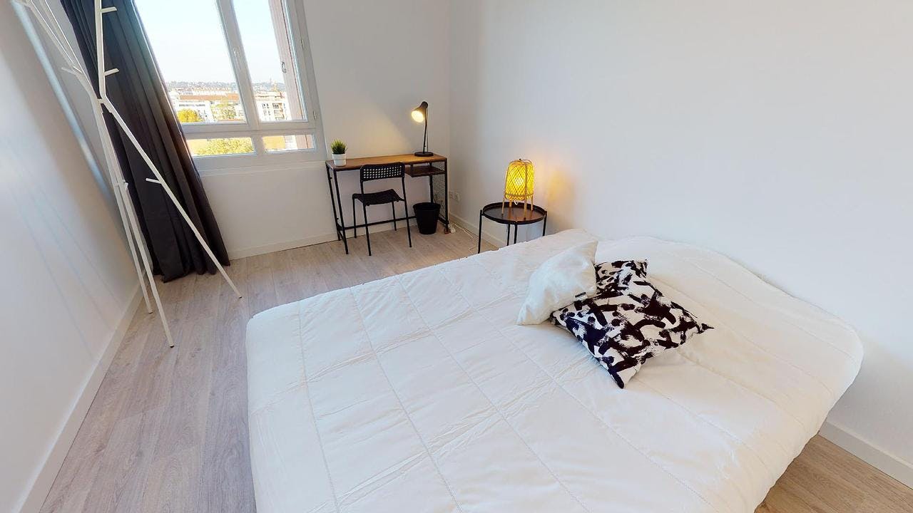 Apartment Villeurbanne, 1 bed, 12m² — photo 3