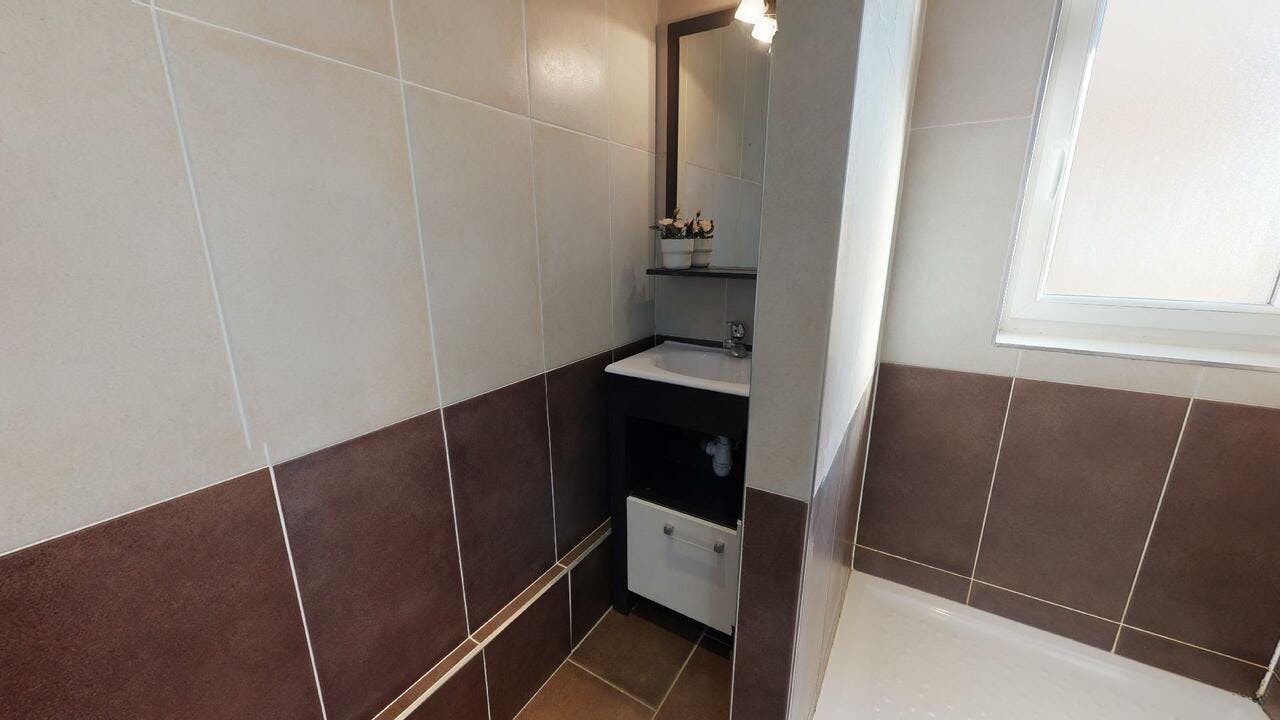 Apartment Villeurbanne, 1 bed, 12m² — photo 11