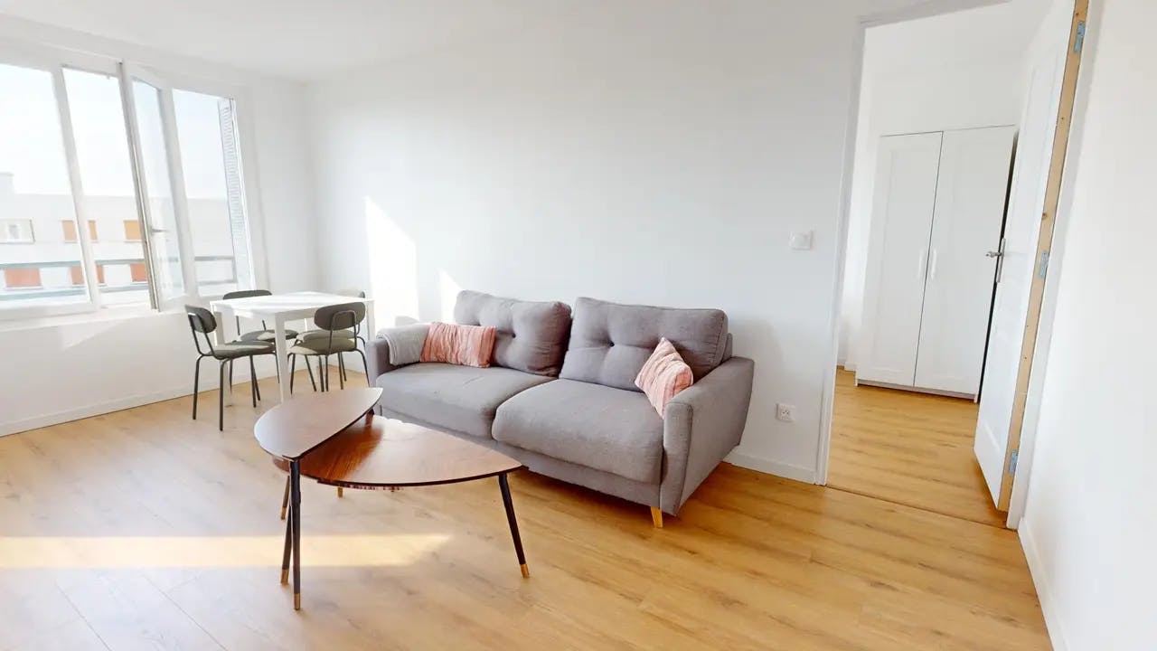 2-Bedroom Apartment in Avenue Roger Salengro, Villeurbanne (1550487) room image 2