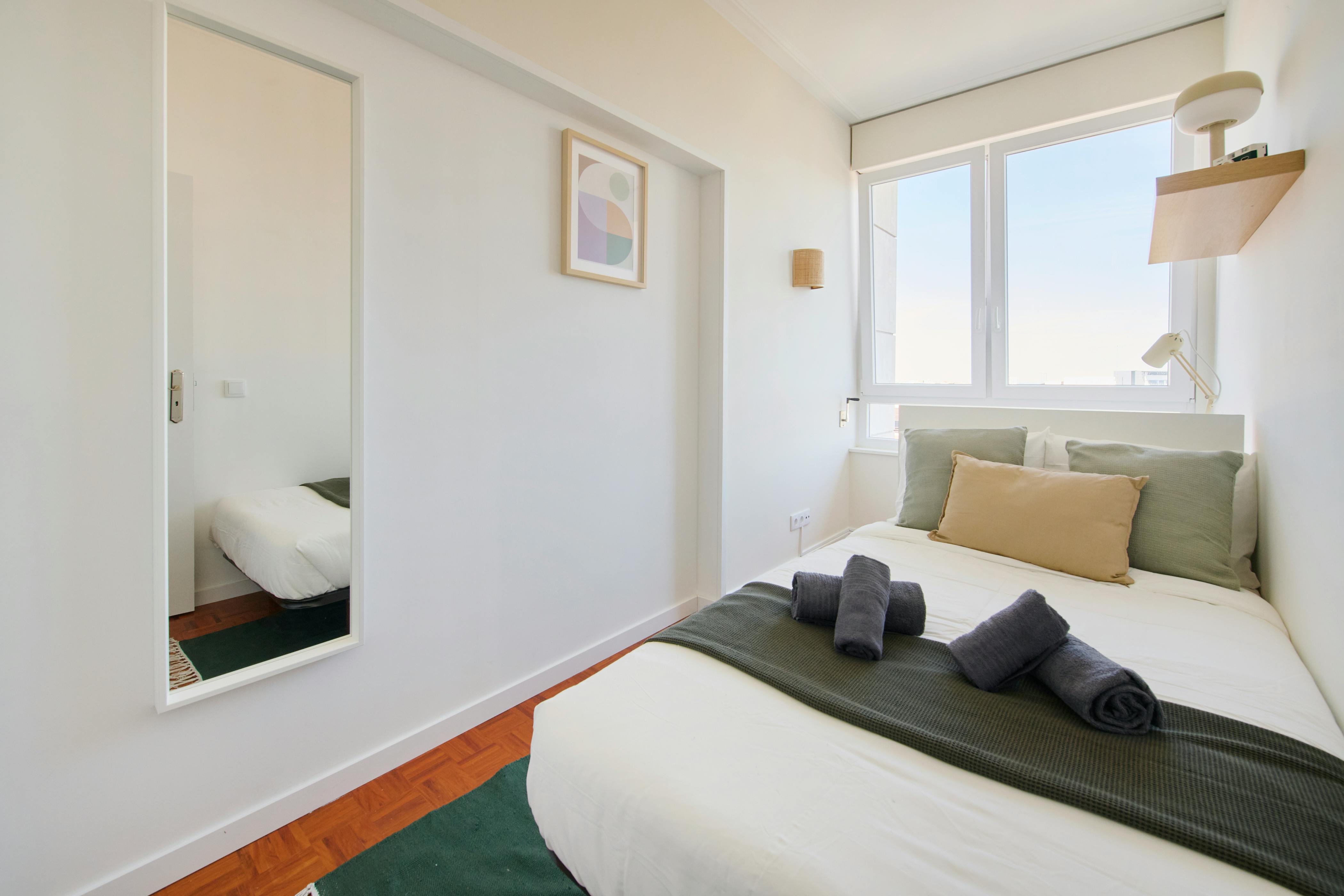 Private room for rent for €775 per month in Lisbon, Rua Latino Coelho