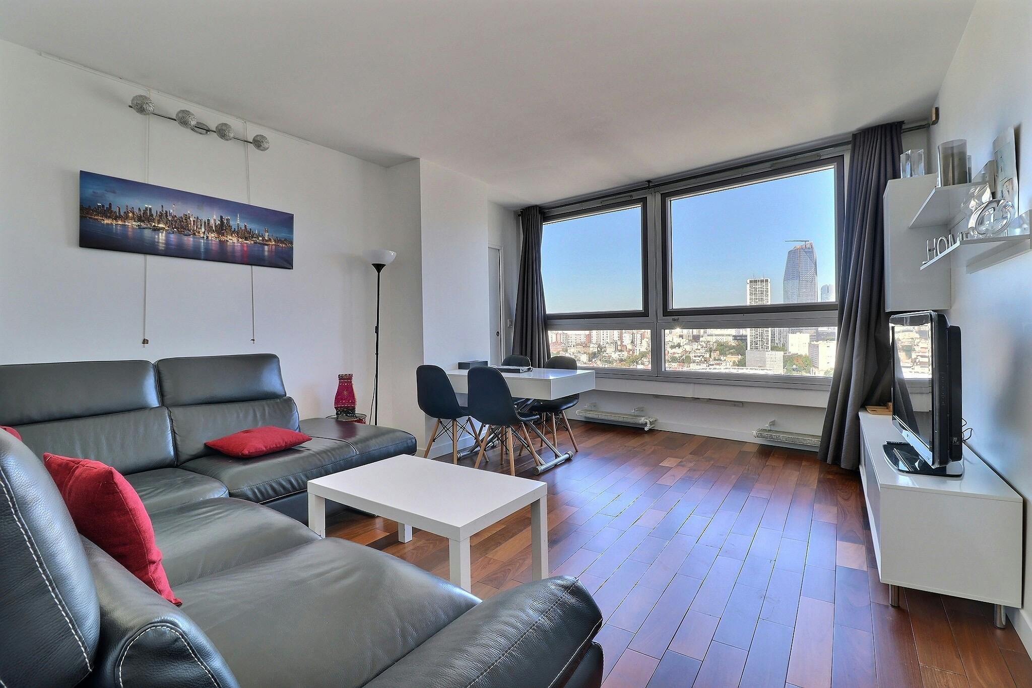Apartment for rent for €1,926 per month in Puteaux, Square Léon Blum