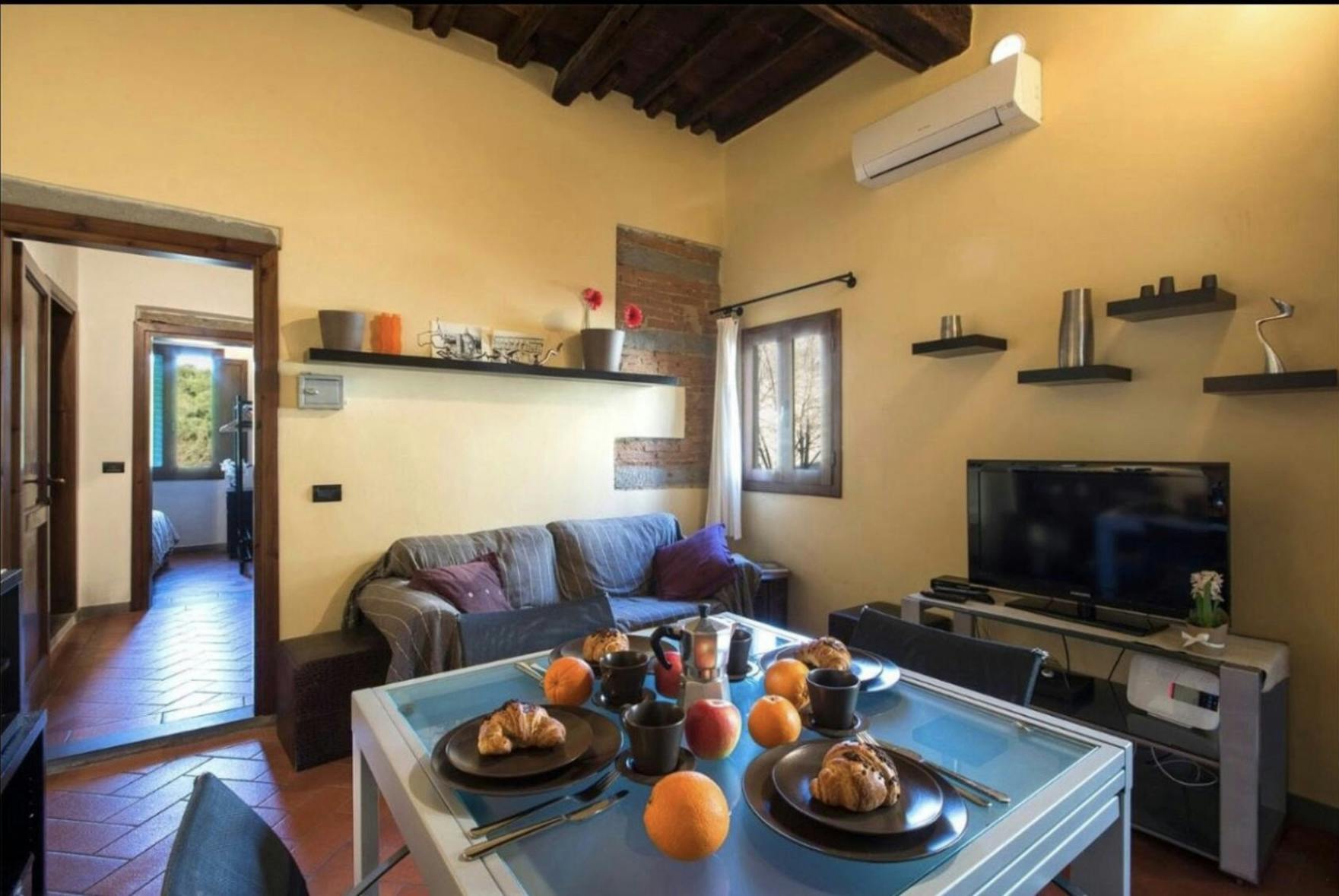 Apartment for rent for €1,700 per month in Florence, Via Palazzuolo