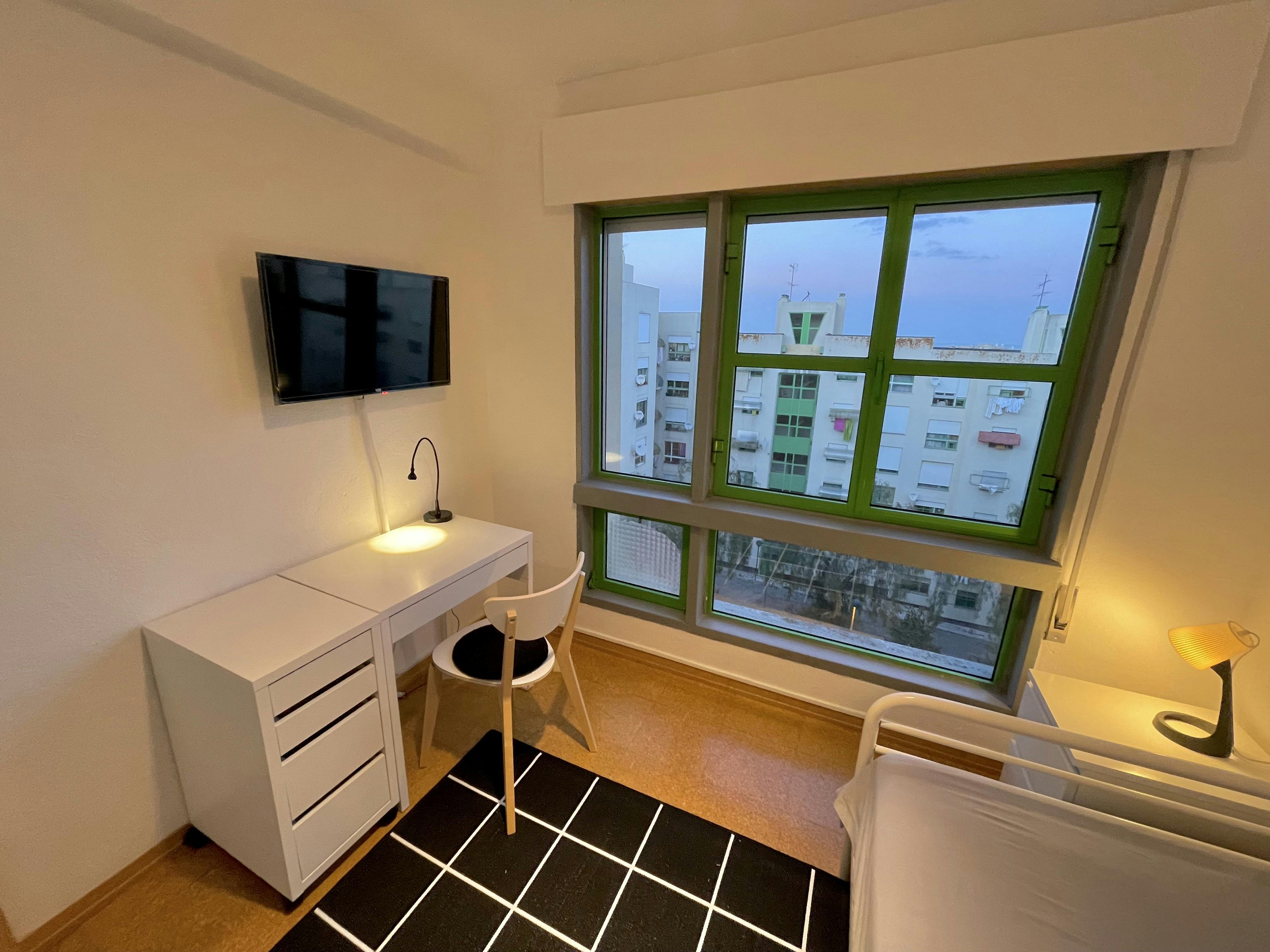 Habitación privada en alquiler por 460 € al mes en Lisbon, Avenida Doutor Arlindo Vicente