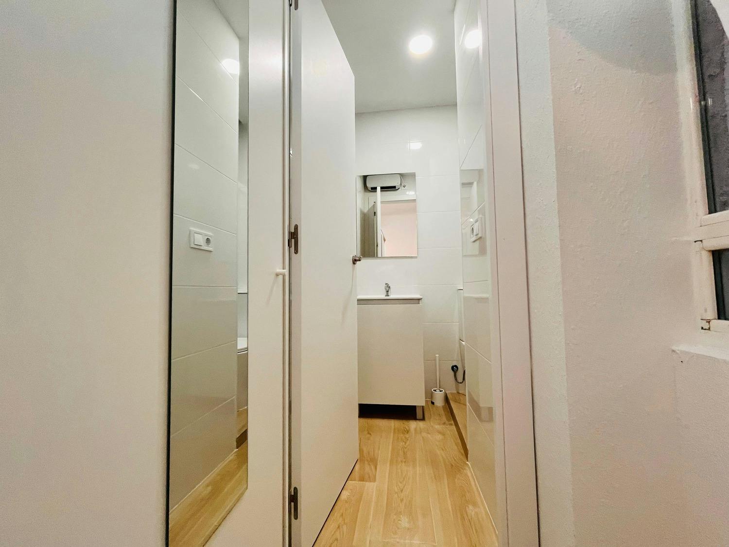 Apartment Madrid, 1 bed, 8m² — photo 3