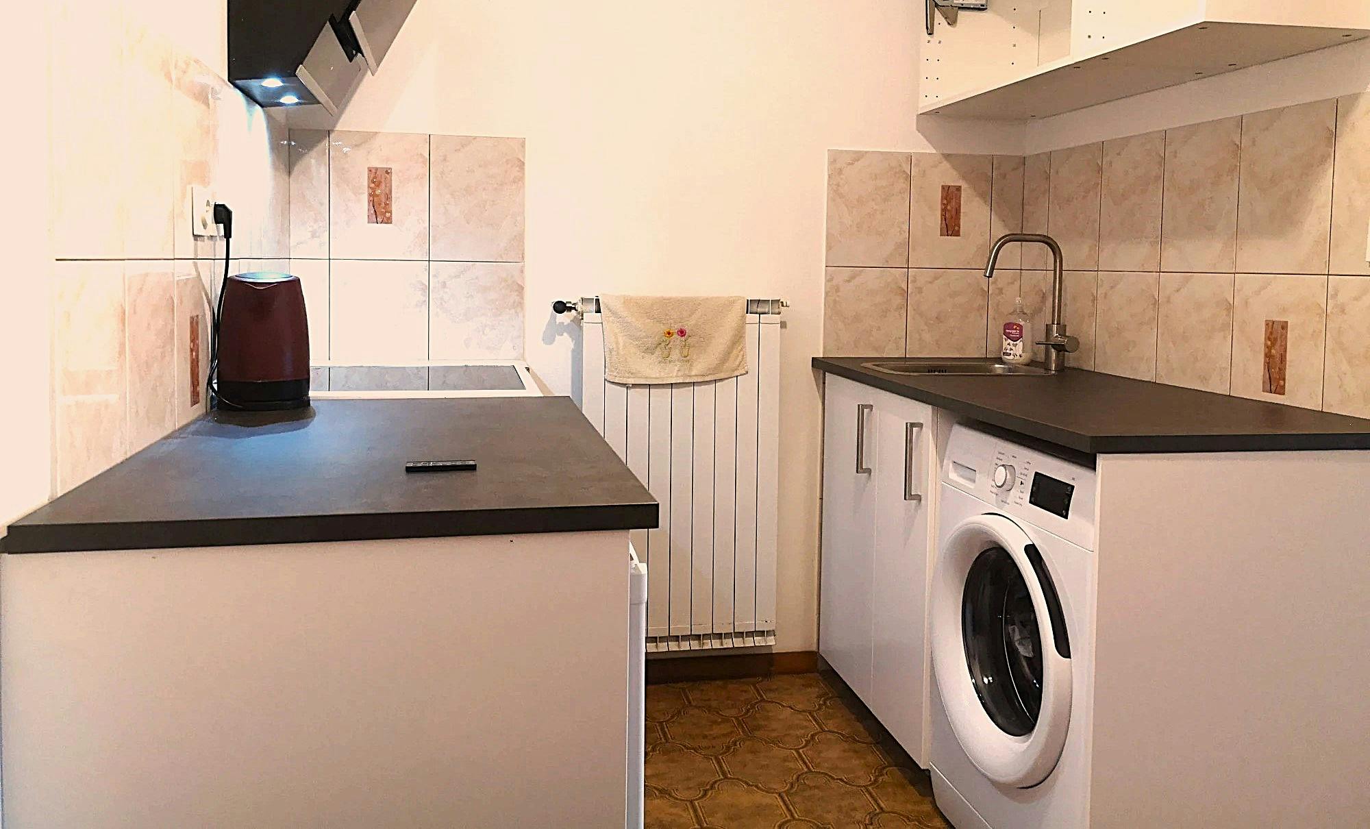 Apartment for rent for €890 per month in Ljubljana, Rožna Dolina-cesta XVII