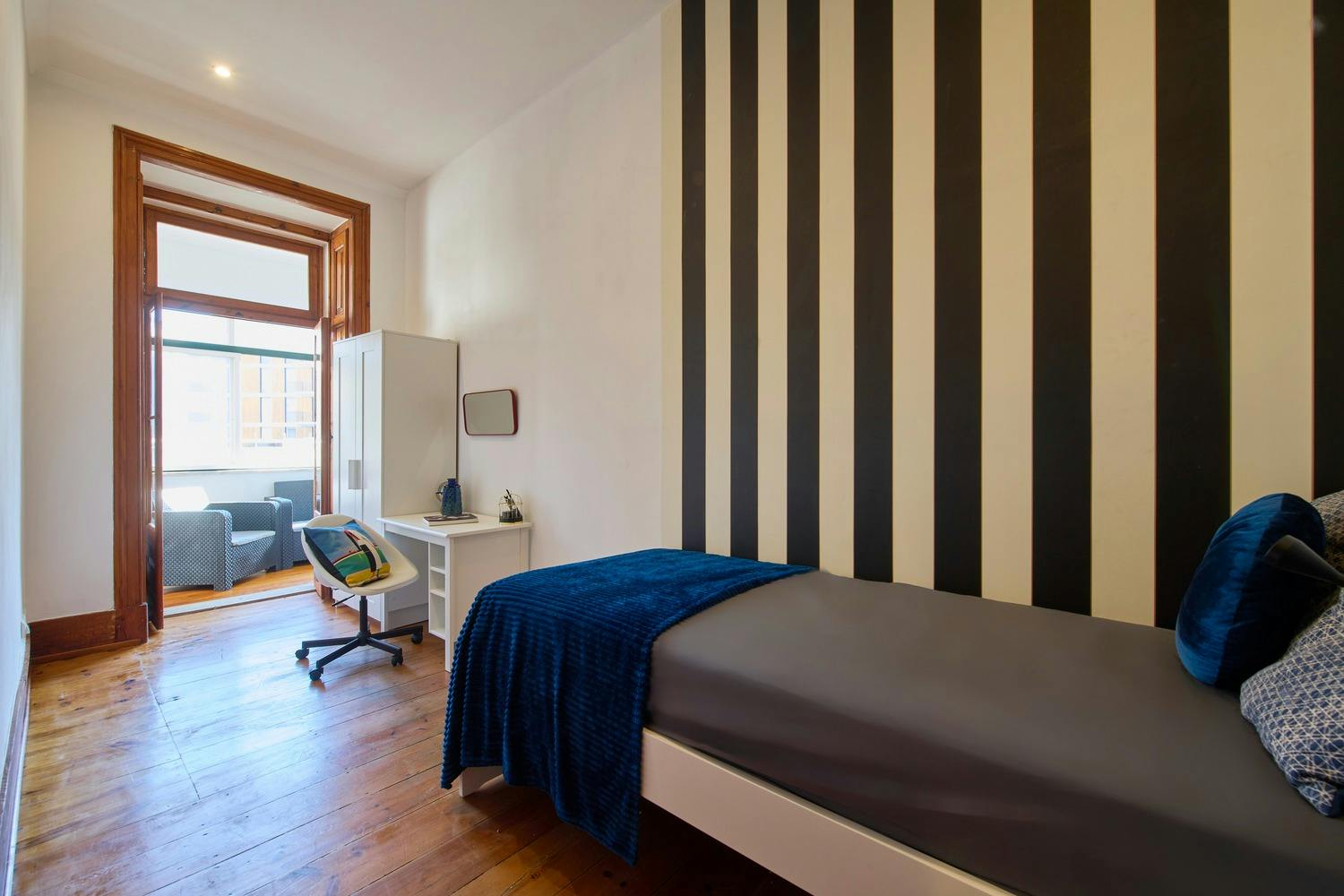 Private room for rent for €455 per month in Lisbon, Avenida Duque d'Ávila