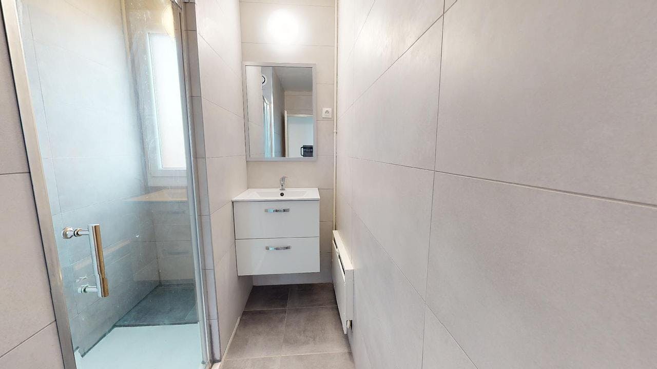 Apartment Villeurbanne, 1 bed, 10m² — photo 3