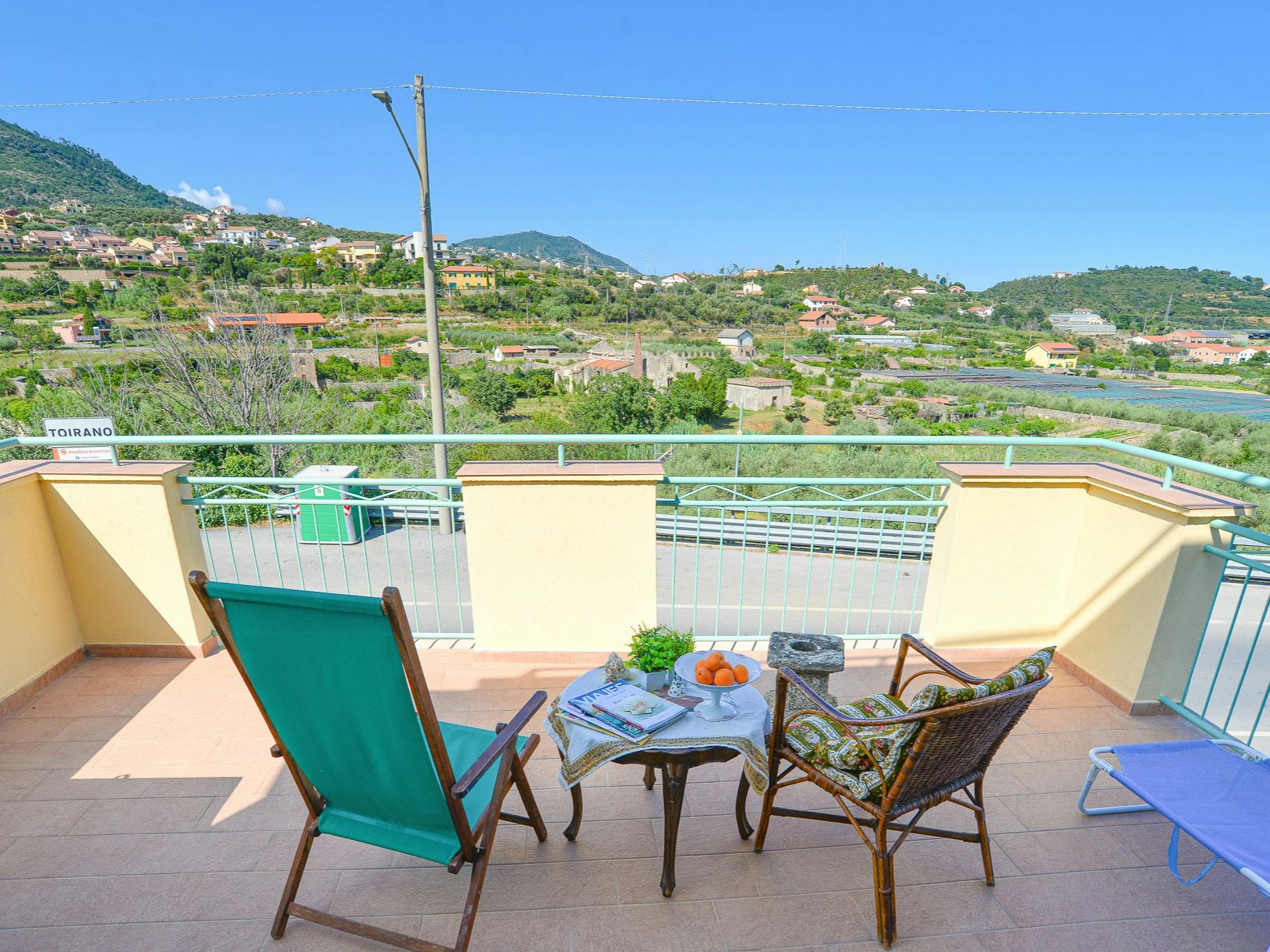 Apartment for rent for €2,018 per month in Toirano, Via Provinciale