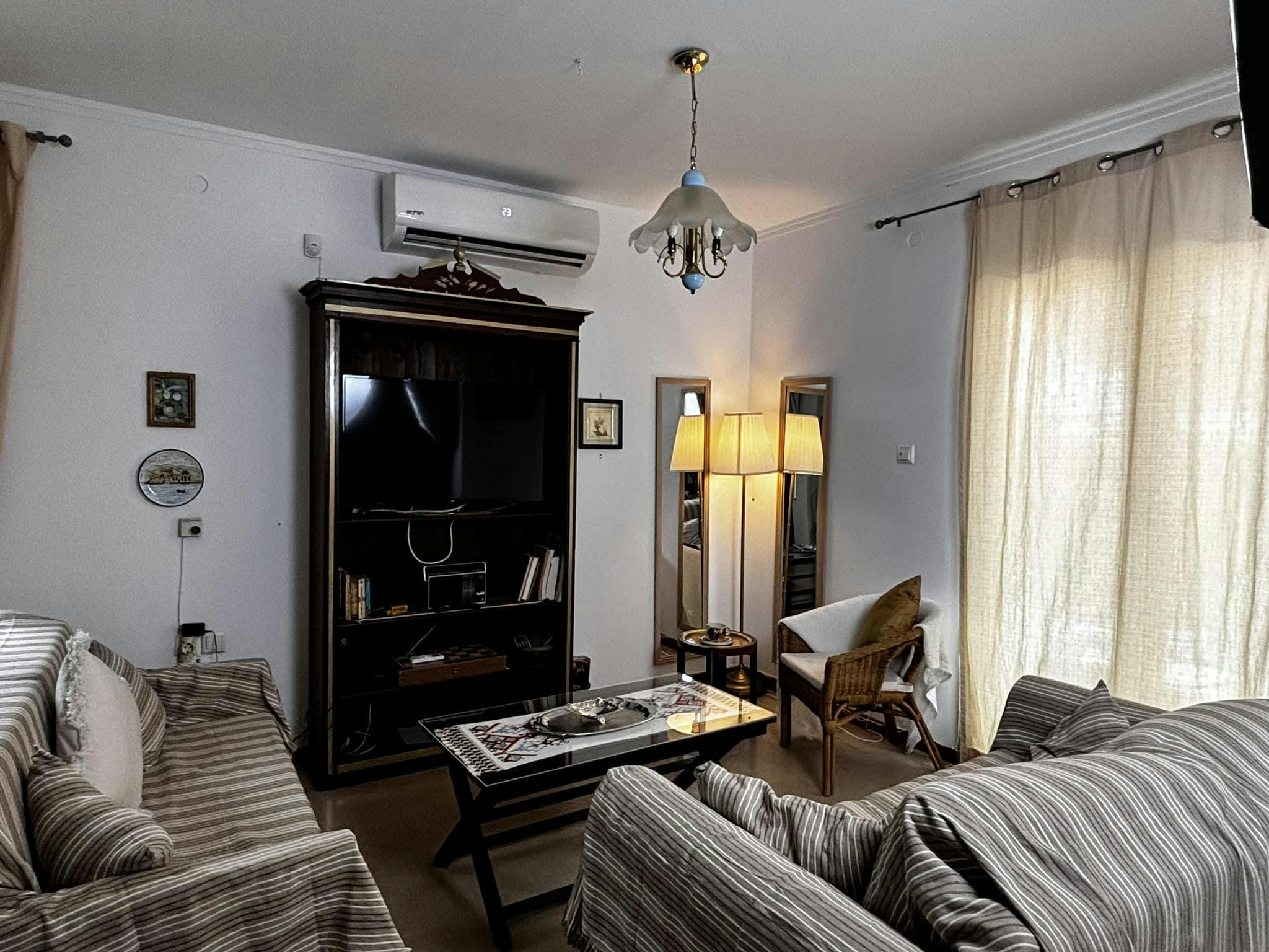 Maison à louer pour 1 200 €/mois à Markópoulo, Cherovouniou