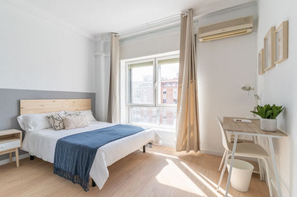 Private room for rent for €670 per month in Madrid, Avenida de América