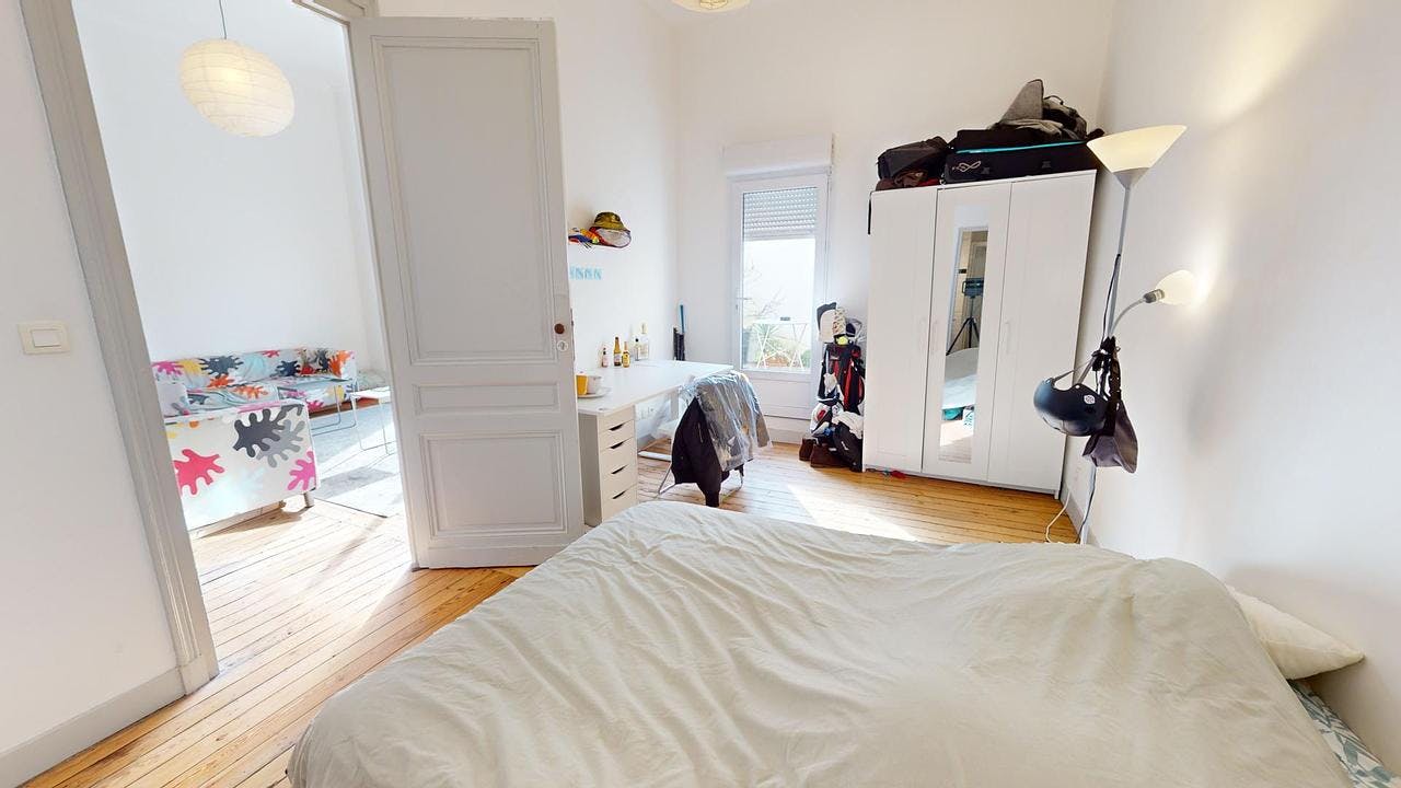 Private room for rent on Cours du Médoc, Bordeaux