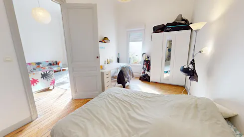 Private room for rent on Cours du Médoc, Bordeaux
