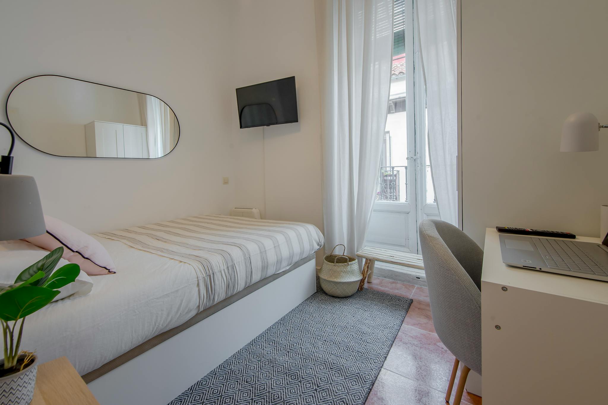 Calle de Abades, Madrid preview