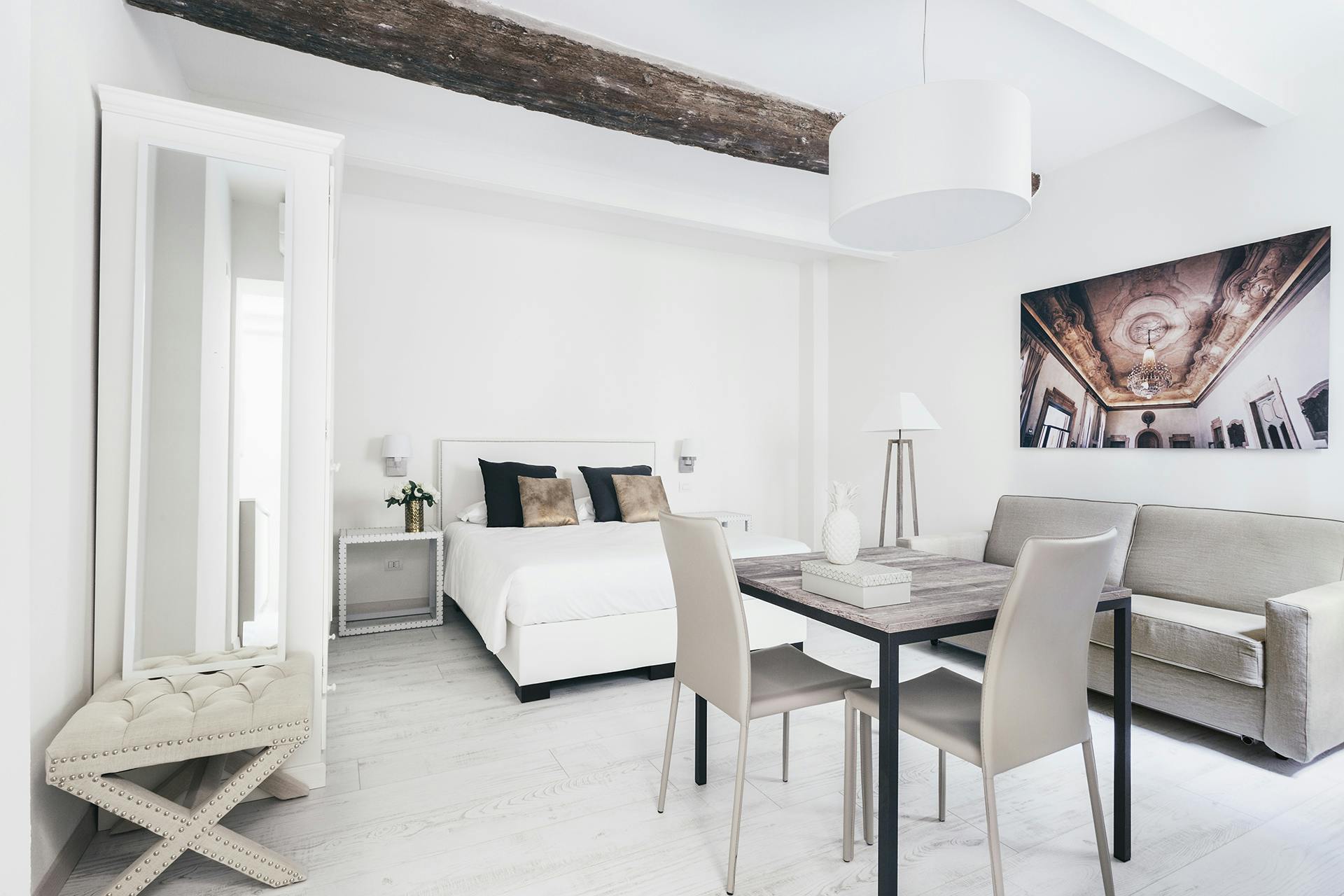 Studio for rent for €2,100 per month in Bologna, Strada Maggiore