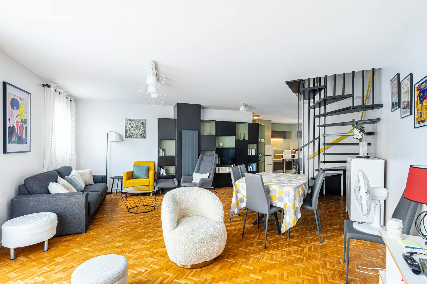 Apartment for rent for €3,752 per month in Paris, Rue de la Plaine