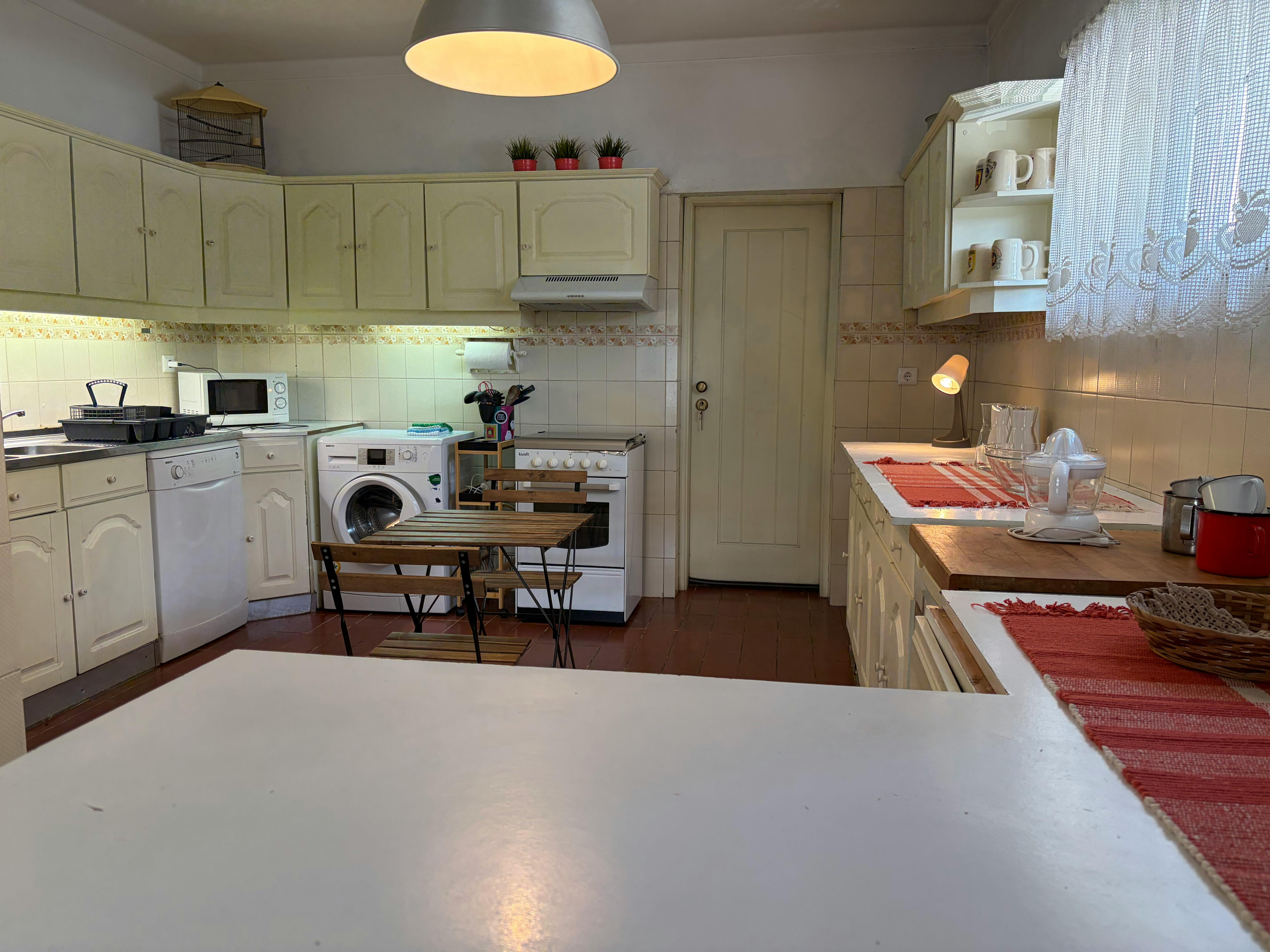 Квартира сдается в аренду за 1 200 € в месяц в Coimbra, Avenida Elísio de Moura