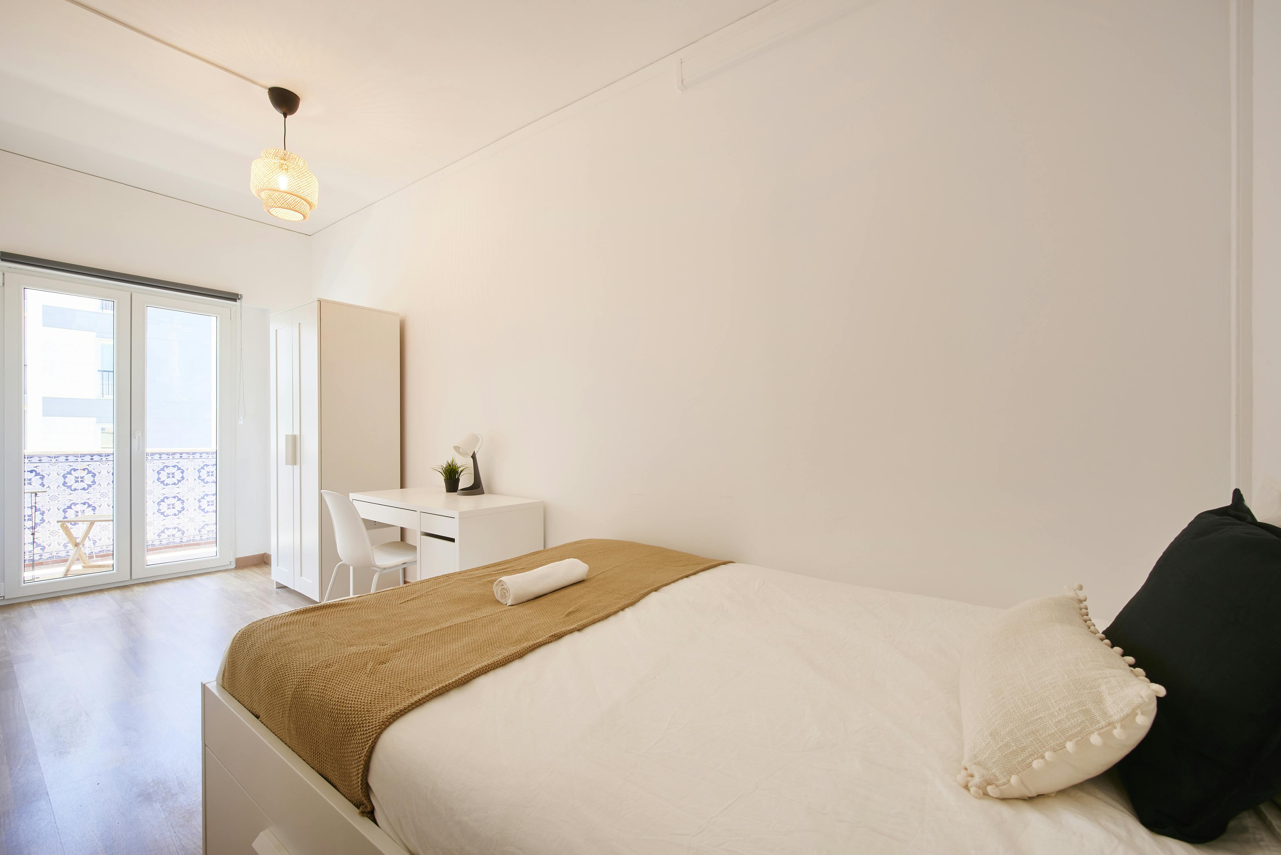 Private room for rent for €750 per month in Lisbon, Rua Martens Ferrão