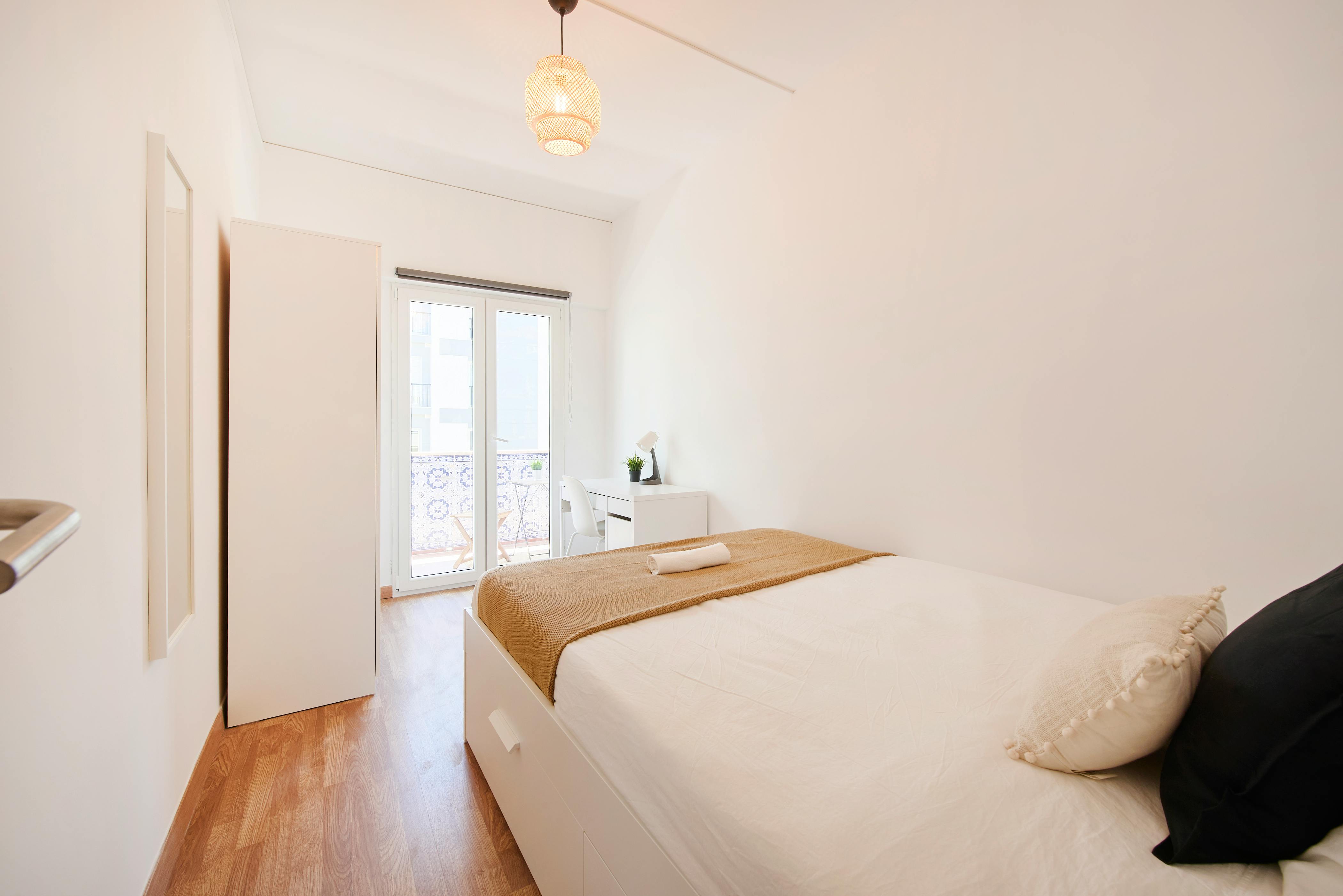 Private room for rent for €615 per month in Lisbon, Rua Martens Ferrão