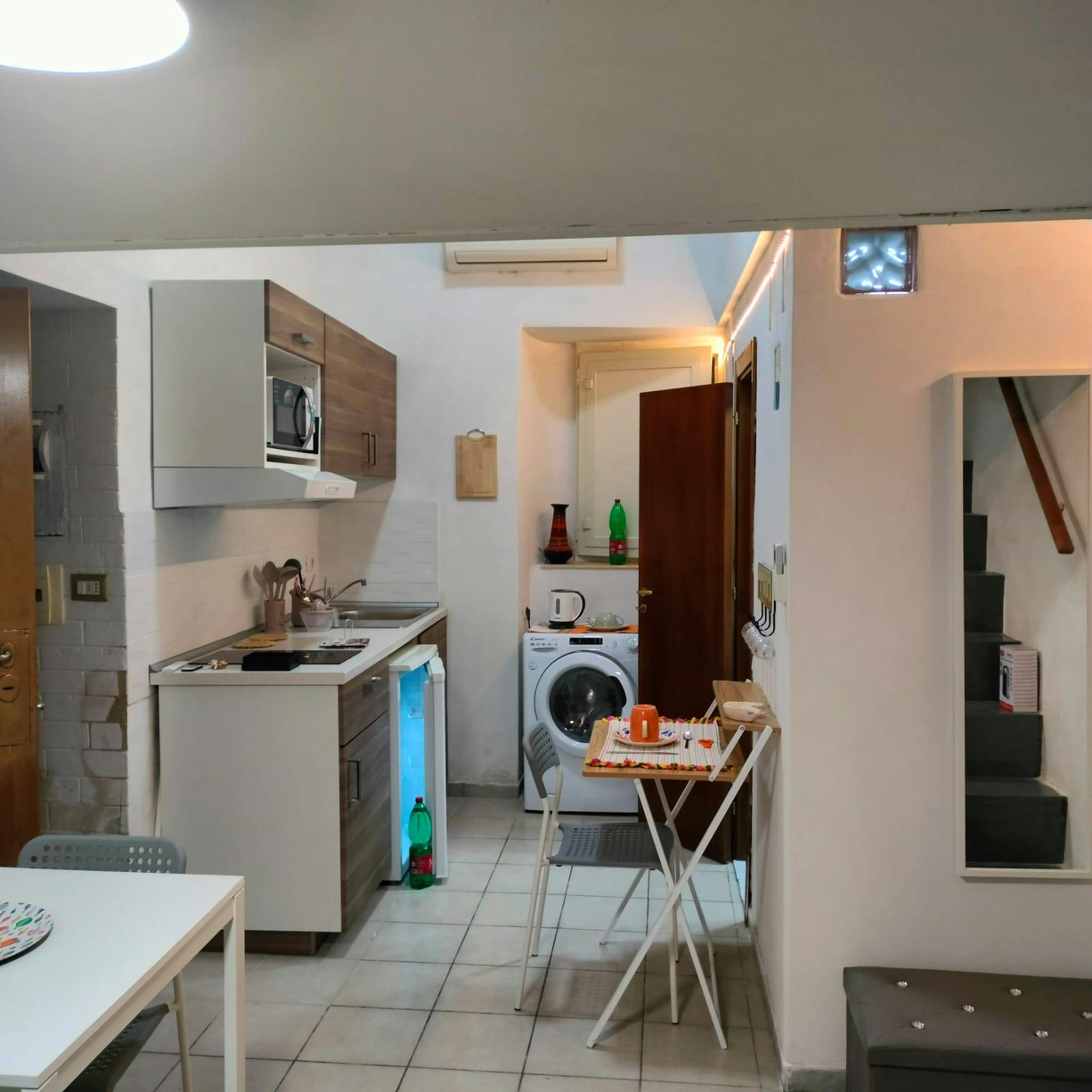 Студия сдается в аренду за 750 € в месяц в Naples, Vico Giganti