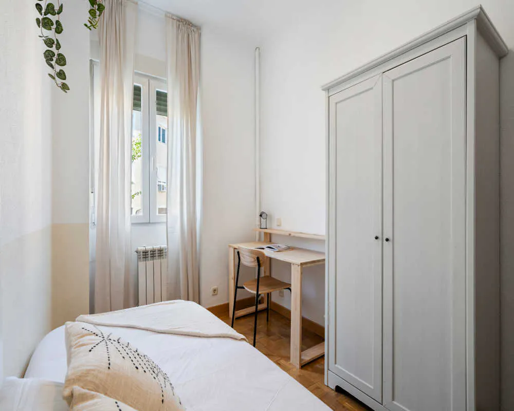 Private room in Calle de Galileo, Madrid (1552627) ROOM 2