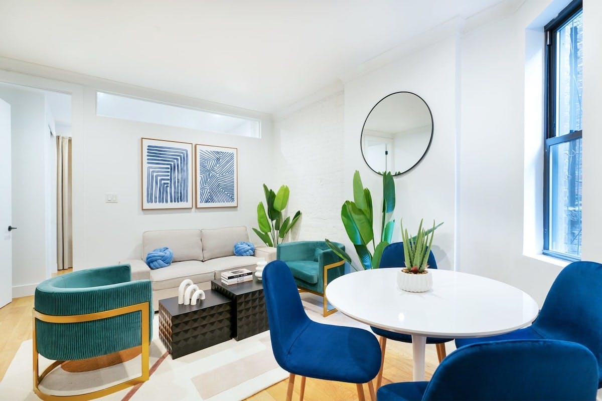 公寓 正在以 $4,589 的月租出租，其位于 New York City, 1st Ave