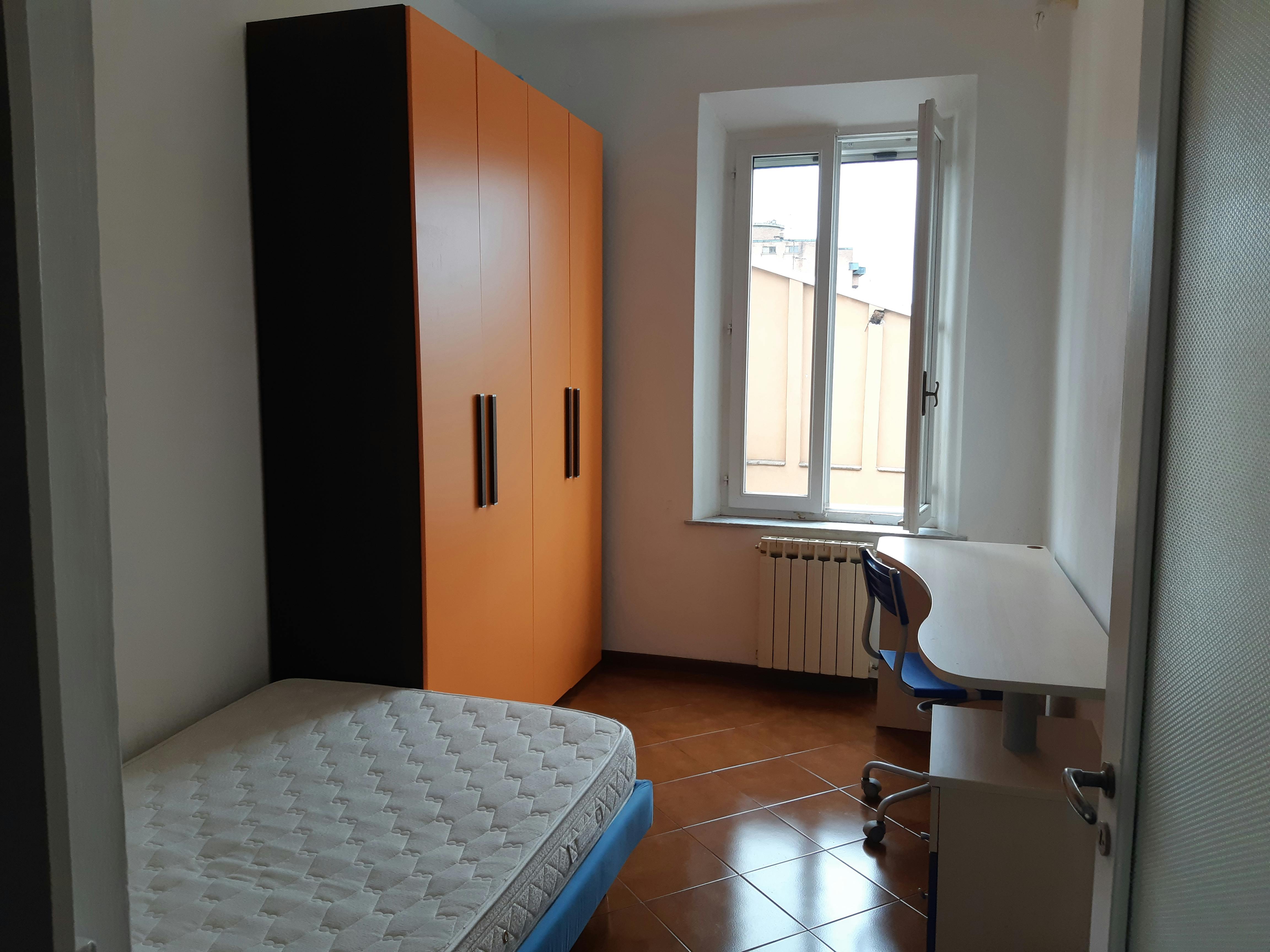 Chambre privée à louer pour 380 €/mois à Parma, Borgo Trinità