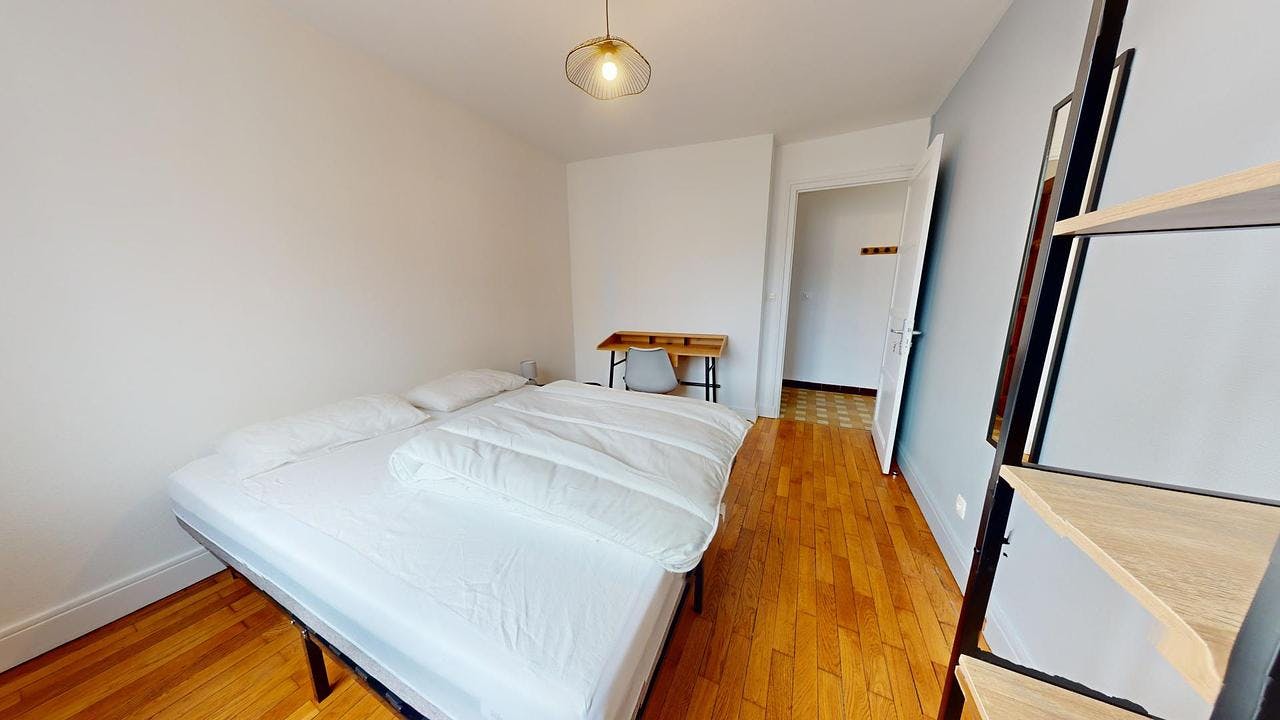 Apartment Villeurbanne, 1 bed, 11m² — photo 1