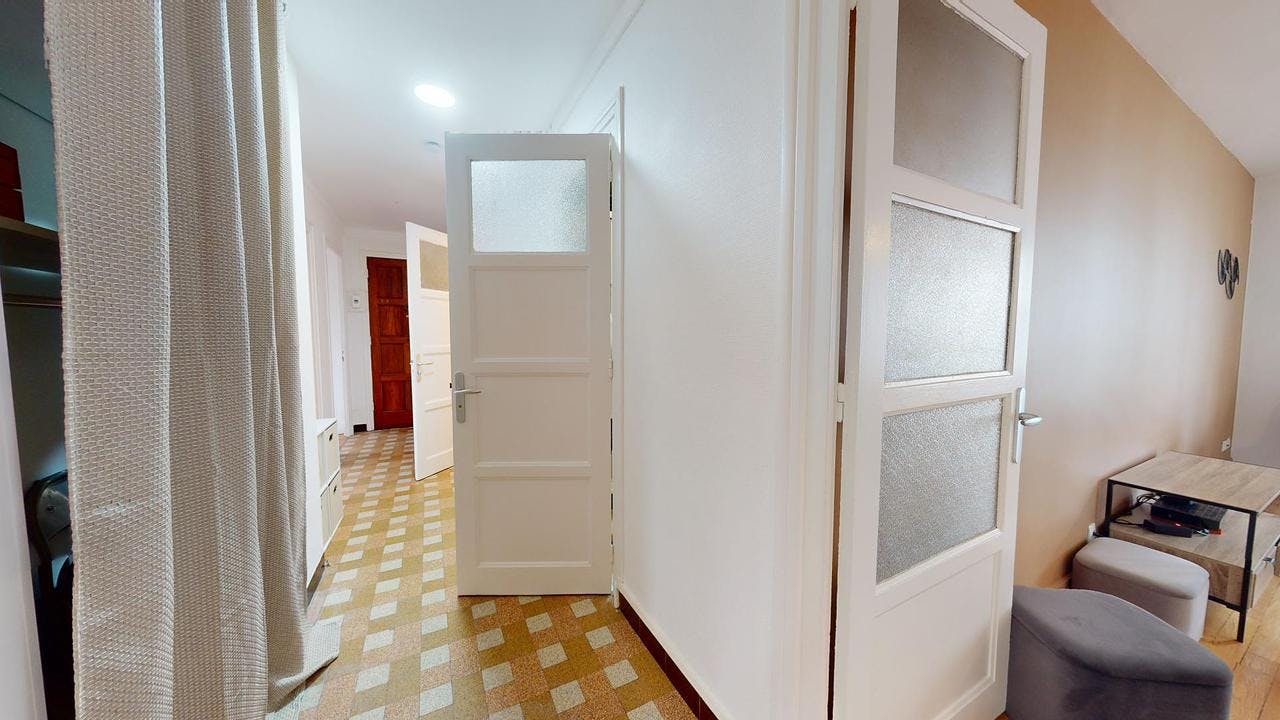 Apartment Villeurbanne, 1 bed, 11m² — photo 4