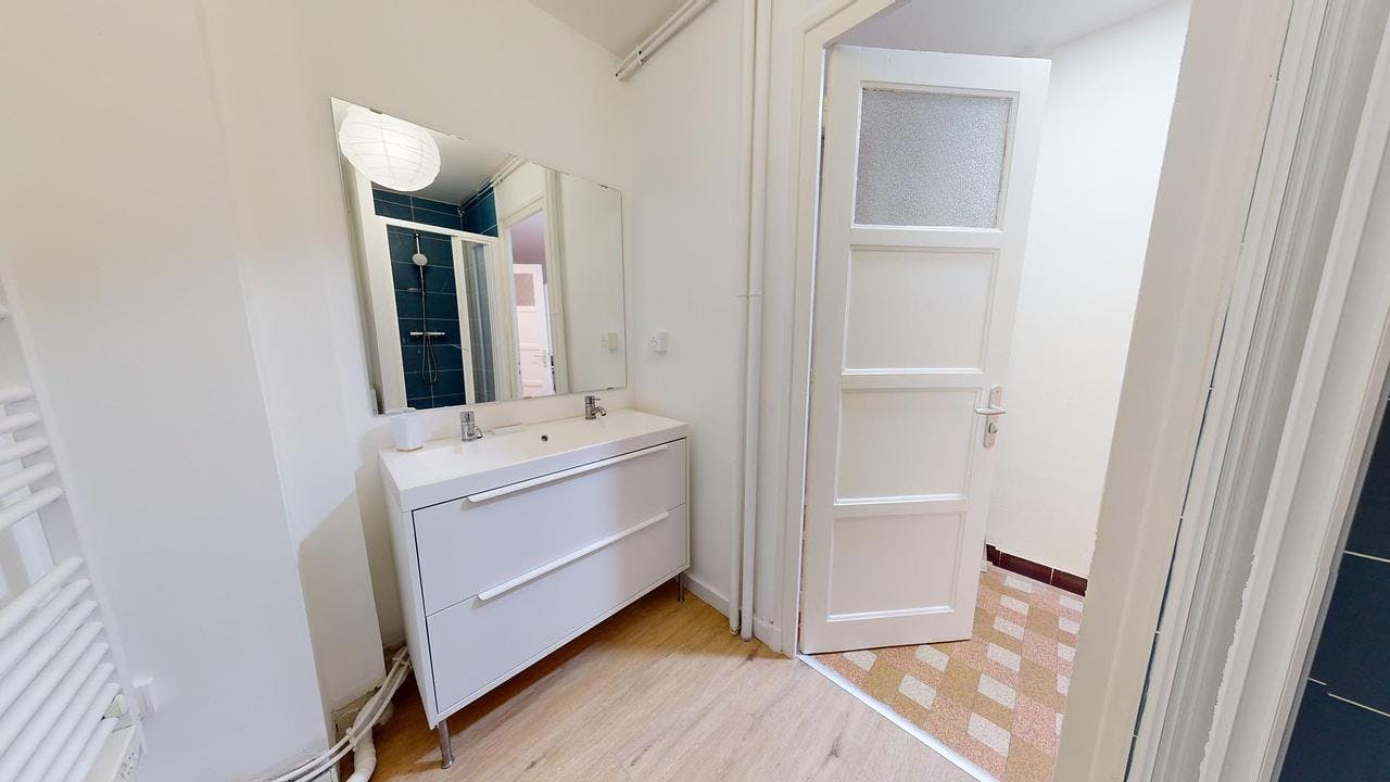 Apartment Villeurbanne, 1 bed, 11m² — photo 11