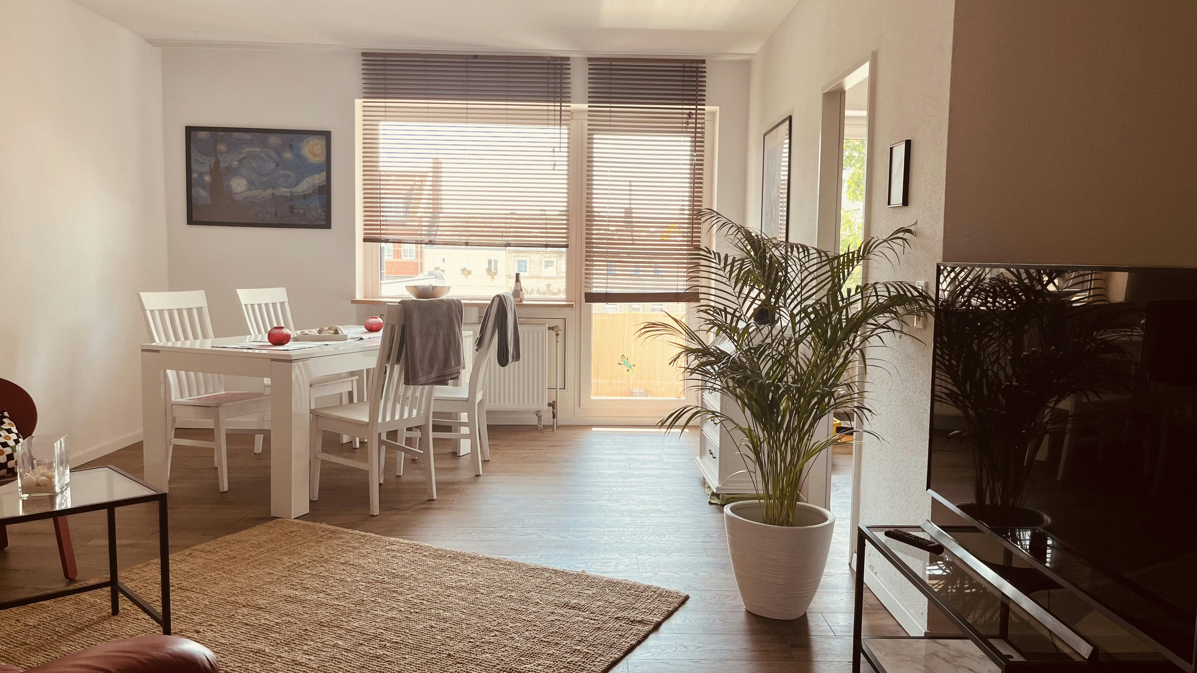 Apartment for rent for €1,700 per month in Köln, Franz-Liszt-Straße