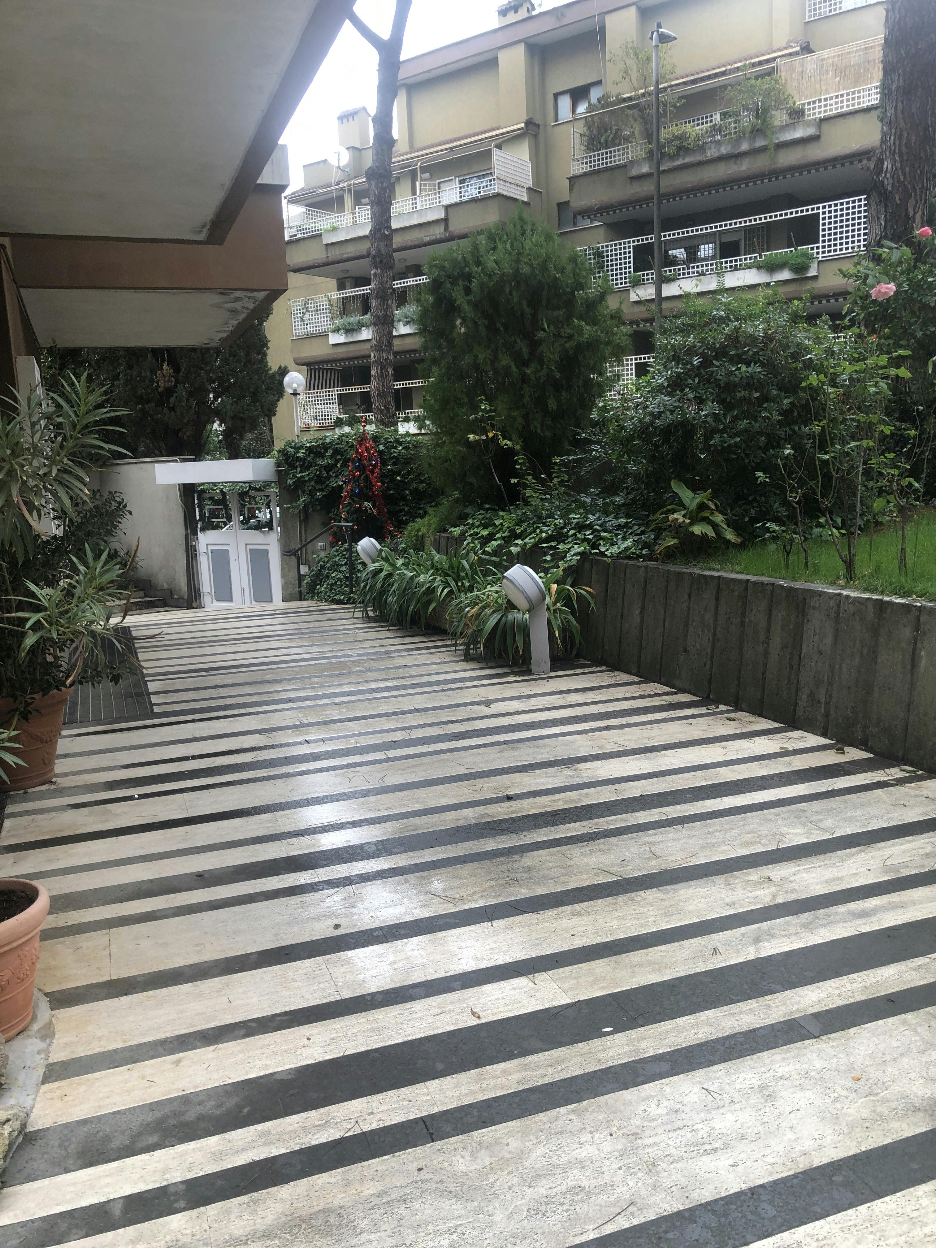 Studio te huur voor € 1.000 per maand in Rome, Via Courmayeur