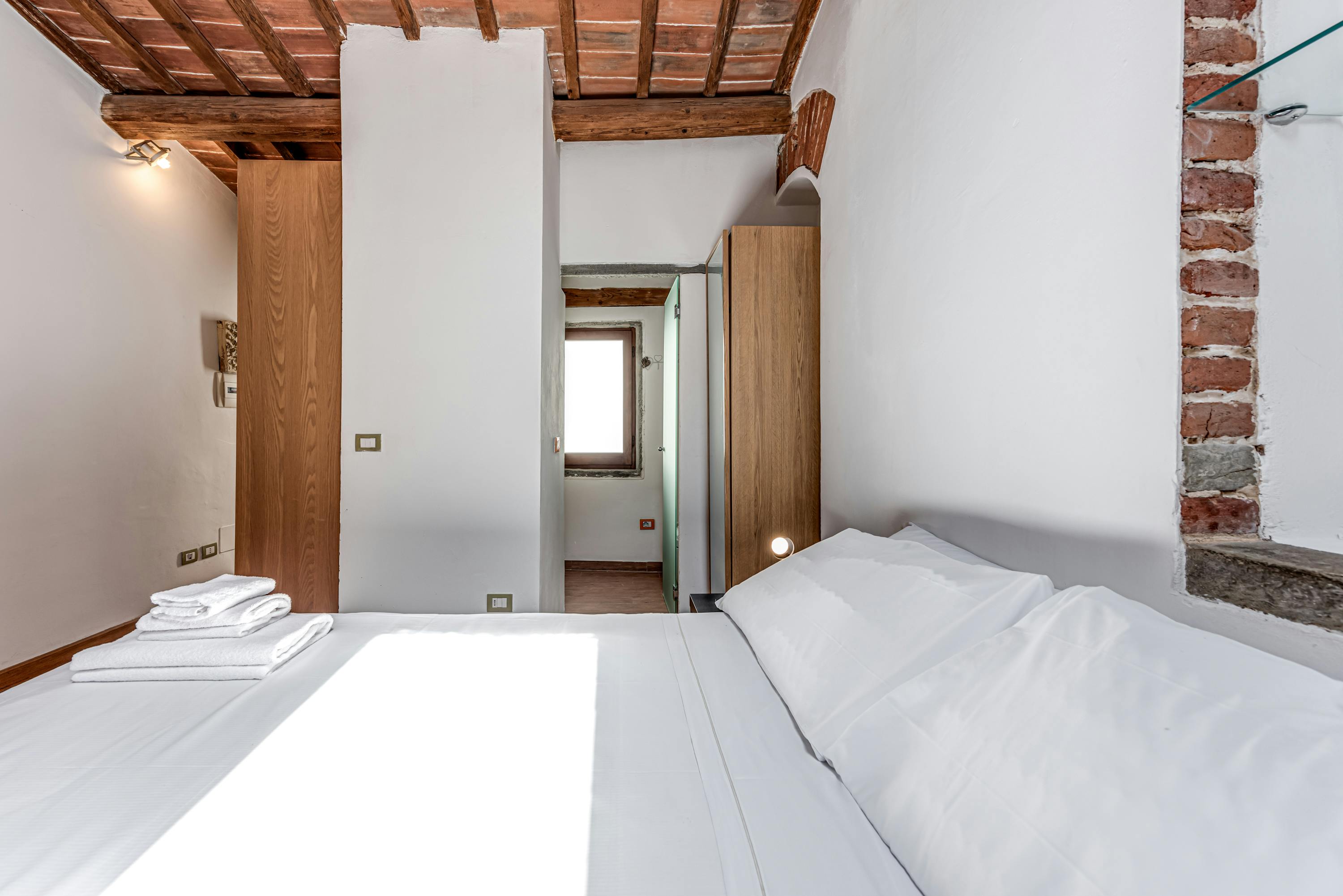 Studio for rent for €3,780 per month in Florence, Via di San Niccolò