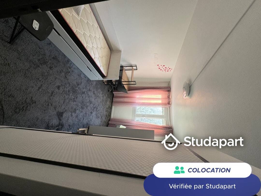 Private room for rent for €600 per month in Chilly-Mazarin, Place Montespan