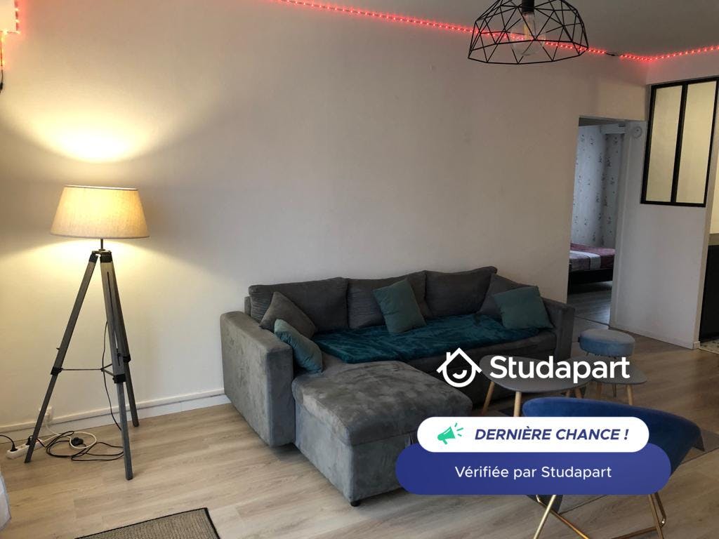 Apartment for rent for €1,560 per month in Angers, Rue Pierre Lise