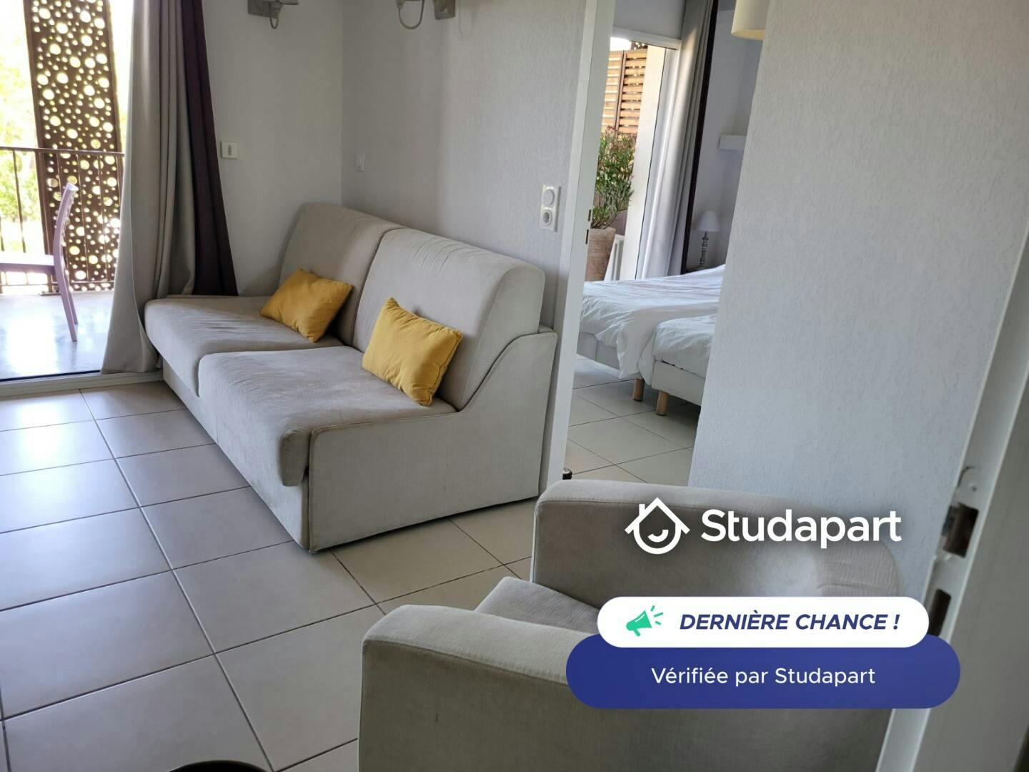 Apartment for rent for €720 per month in Remoulins, Avenue du Pont du Gard