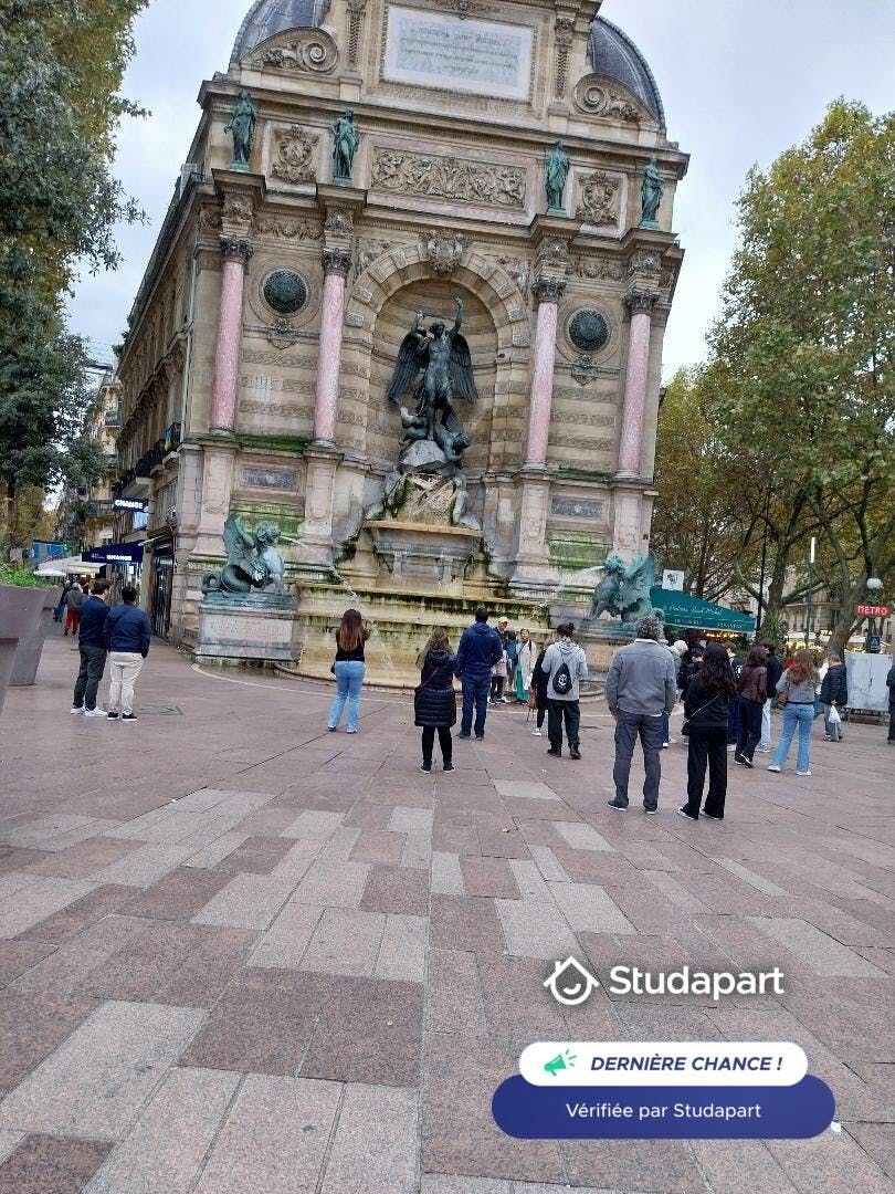 Apartment for rent for €1,230 per month in Paris, Rue Gît-le-Coeur