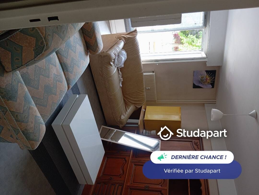 Appartement te huur voor € 430 per maand in Reims, Rue Léopold Charpentier