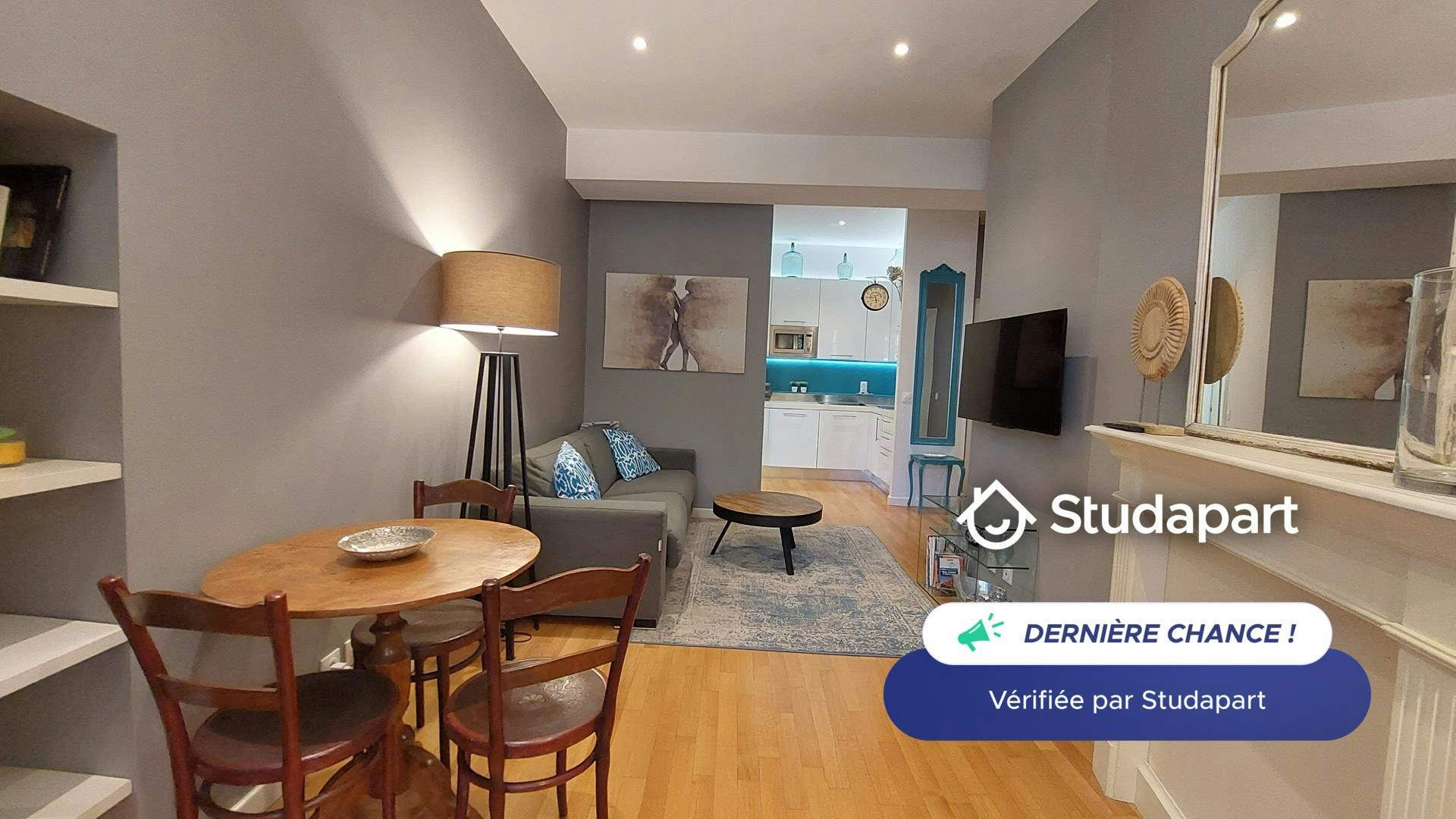 Apartment for rent for €1,050 per month in Nice, Place Grimaldi