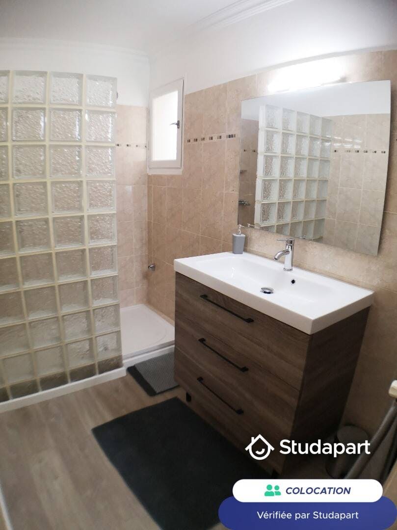 Private room for rent on Rue Capitaine Joseph Casanova, Toulon - Mynd 5