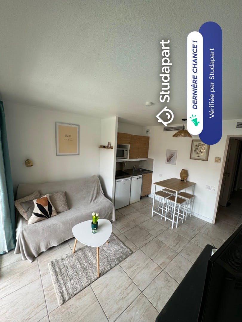 Apartment for rent for €810 per month in Cannes, Avenue Pierre Semard