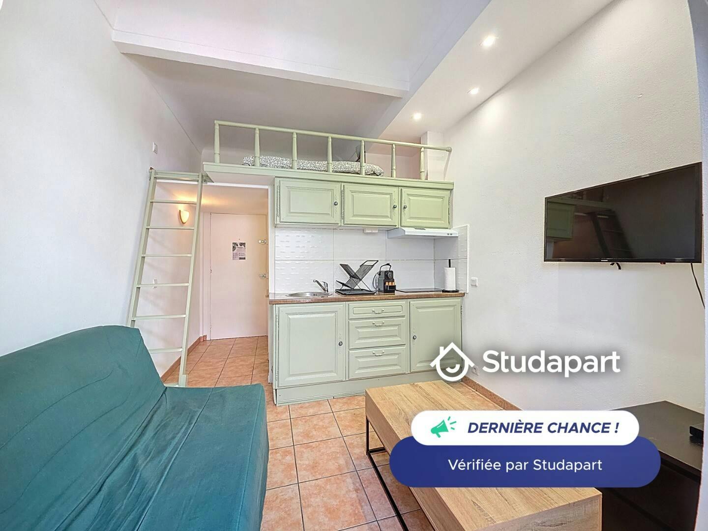 Apartment for rent for €750 per month in Antibes, Avenue Docteur Dautheville