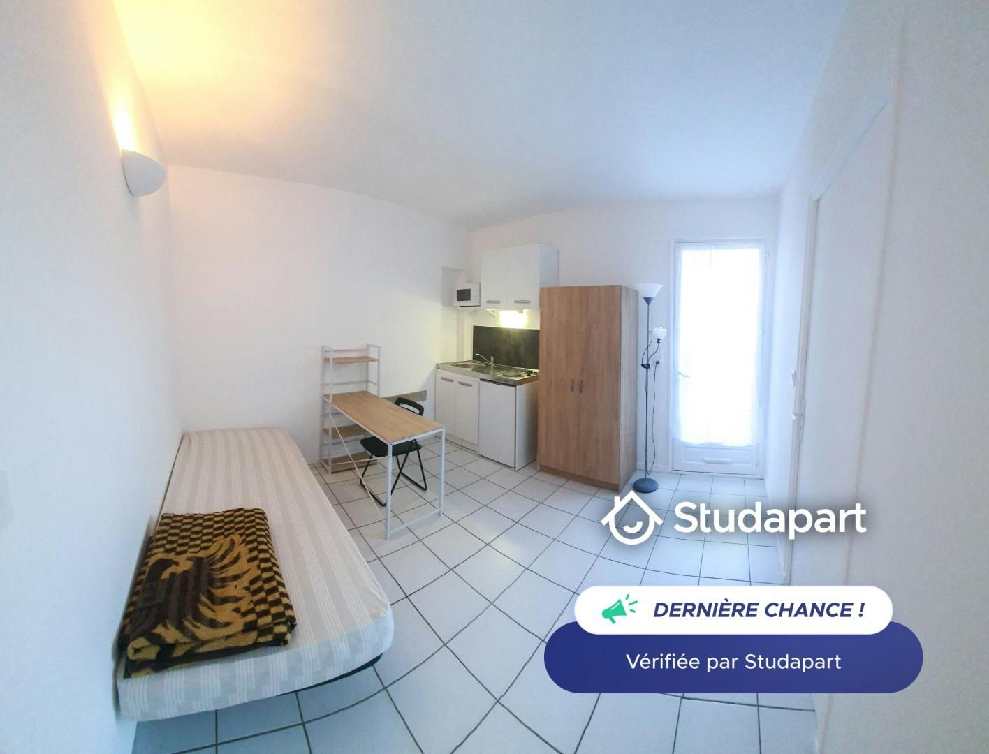 Apartment for rent for €450 per month in Reims, Rue Pierre Brossolette