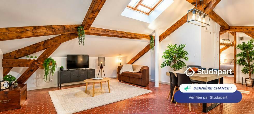 Appartement te huur voor € 770 per maand in Nîmes, Rue Général Perrier